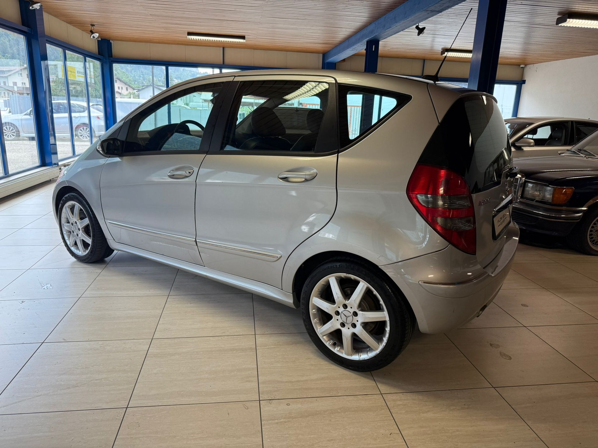 MERCEDES-BENZ A 200 Avantgarde-image-4