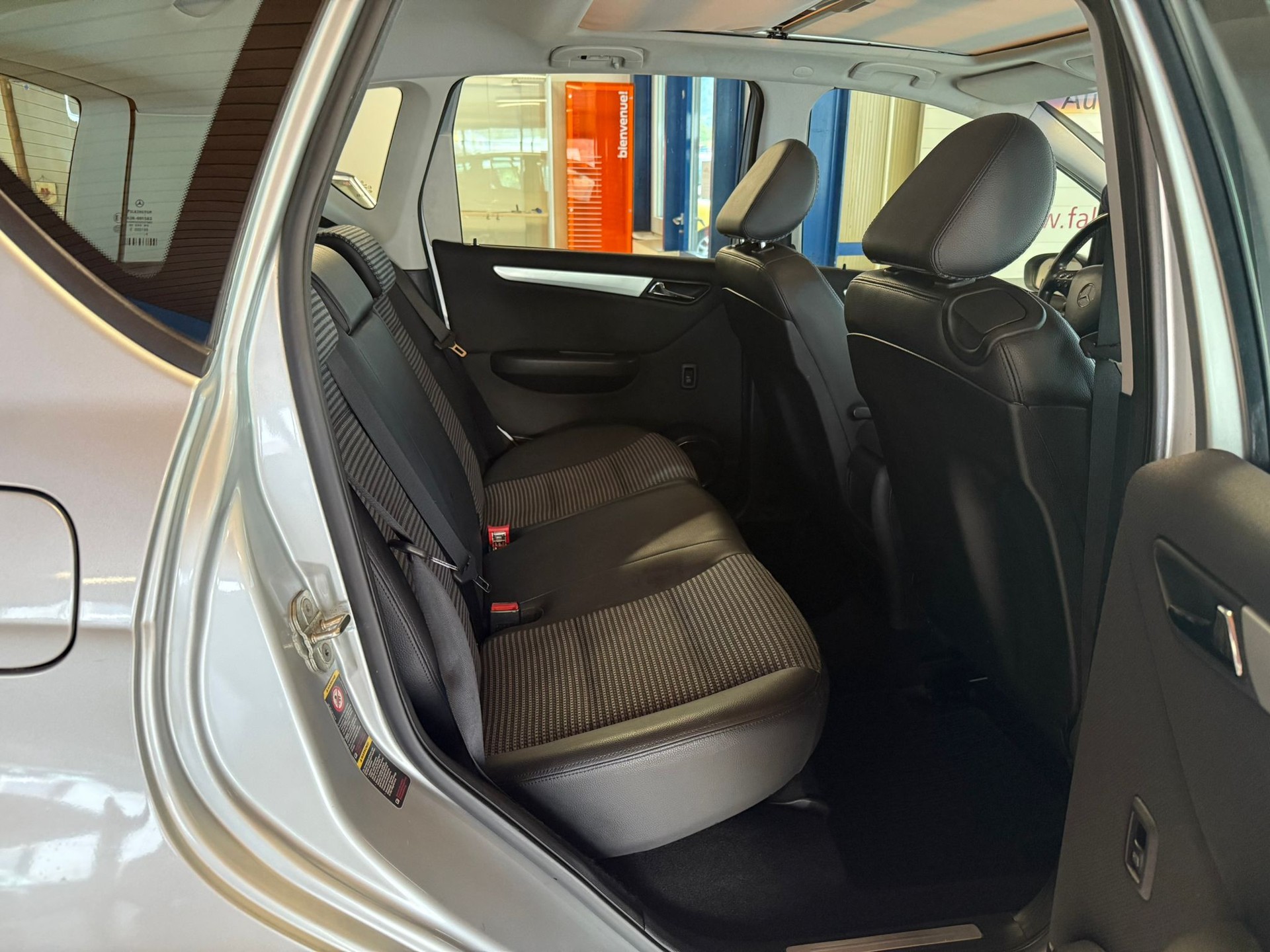 MERCEDES-BENZ A 200 Avantgarde-image-14