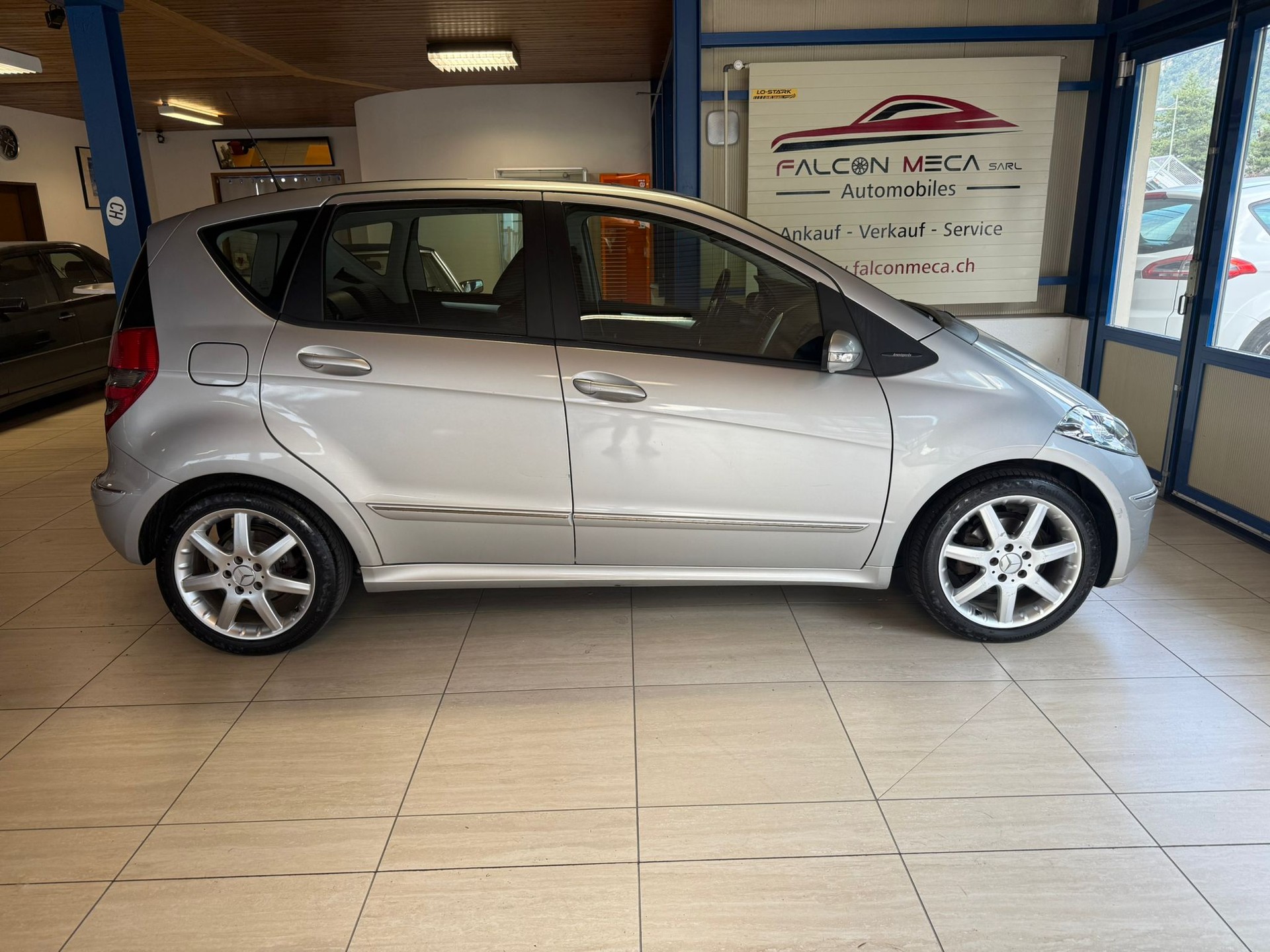 MERCEDES-BENZ A 200 Avantgarde-image-8