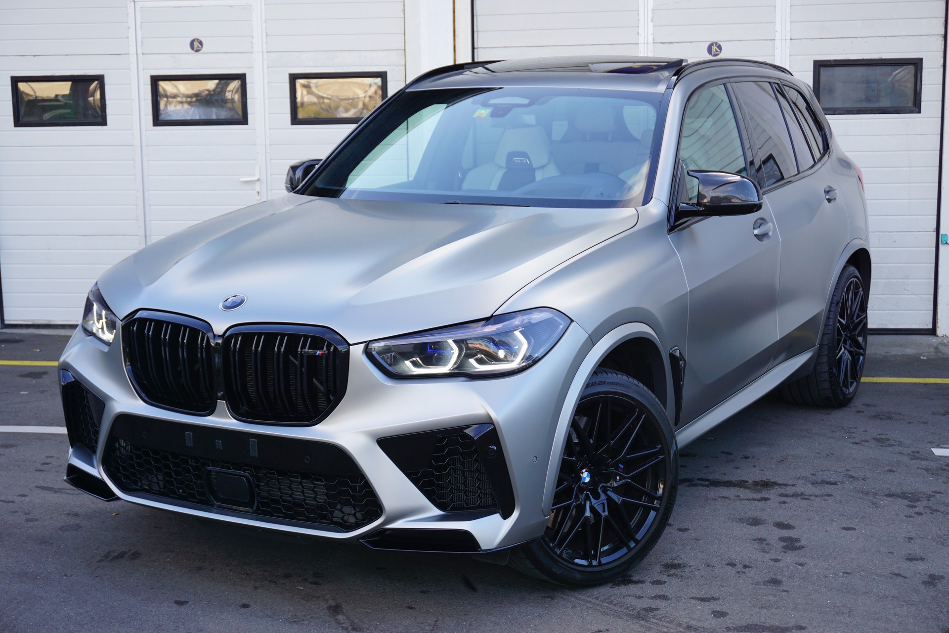 BMW X5 M First Edition 1/250-showroom-element-3