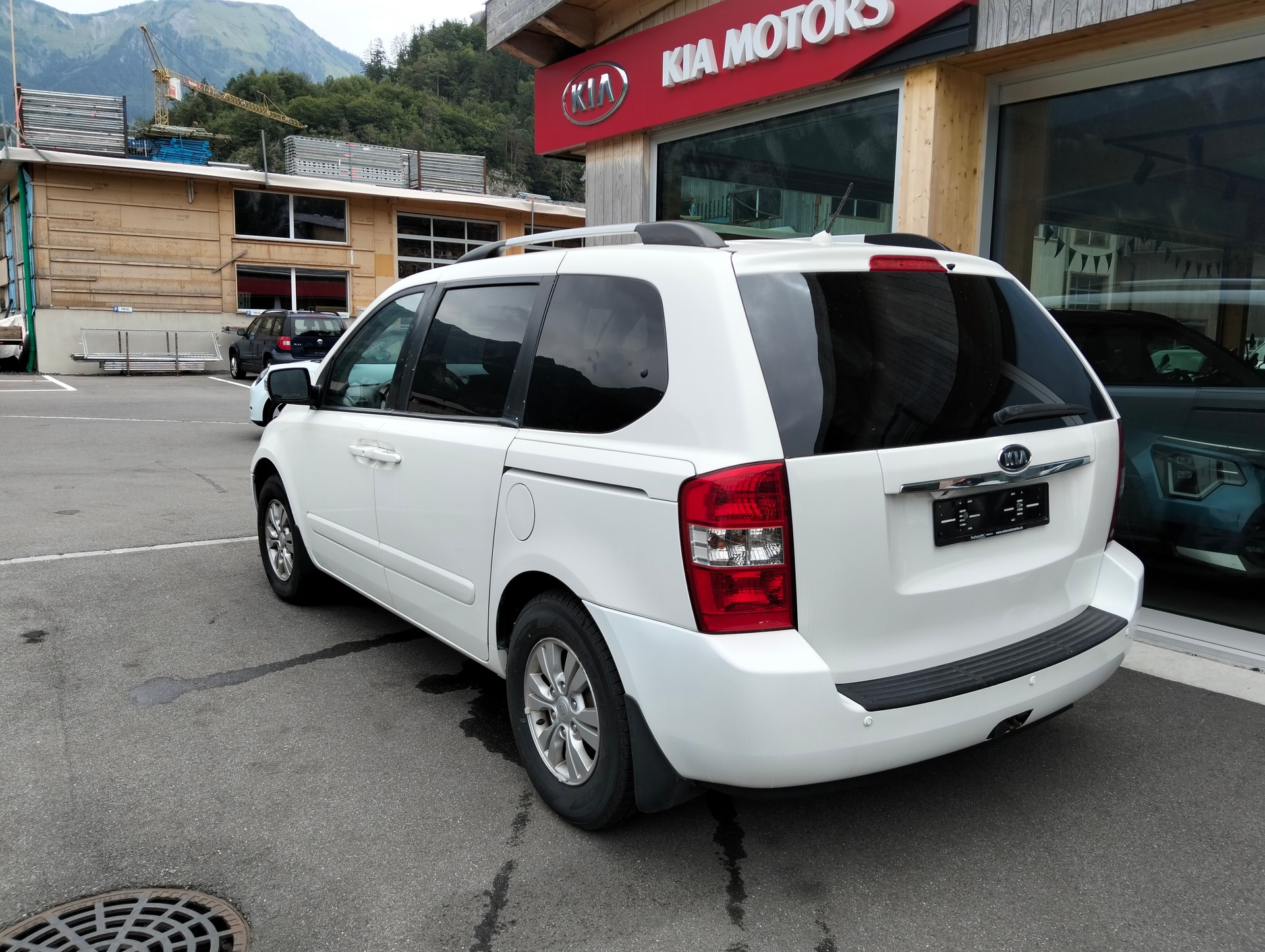 KIA Carnival 2.2 CRDi Style Automatic-image-6