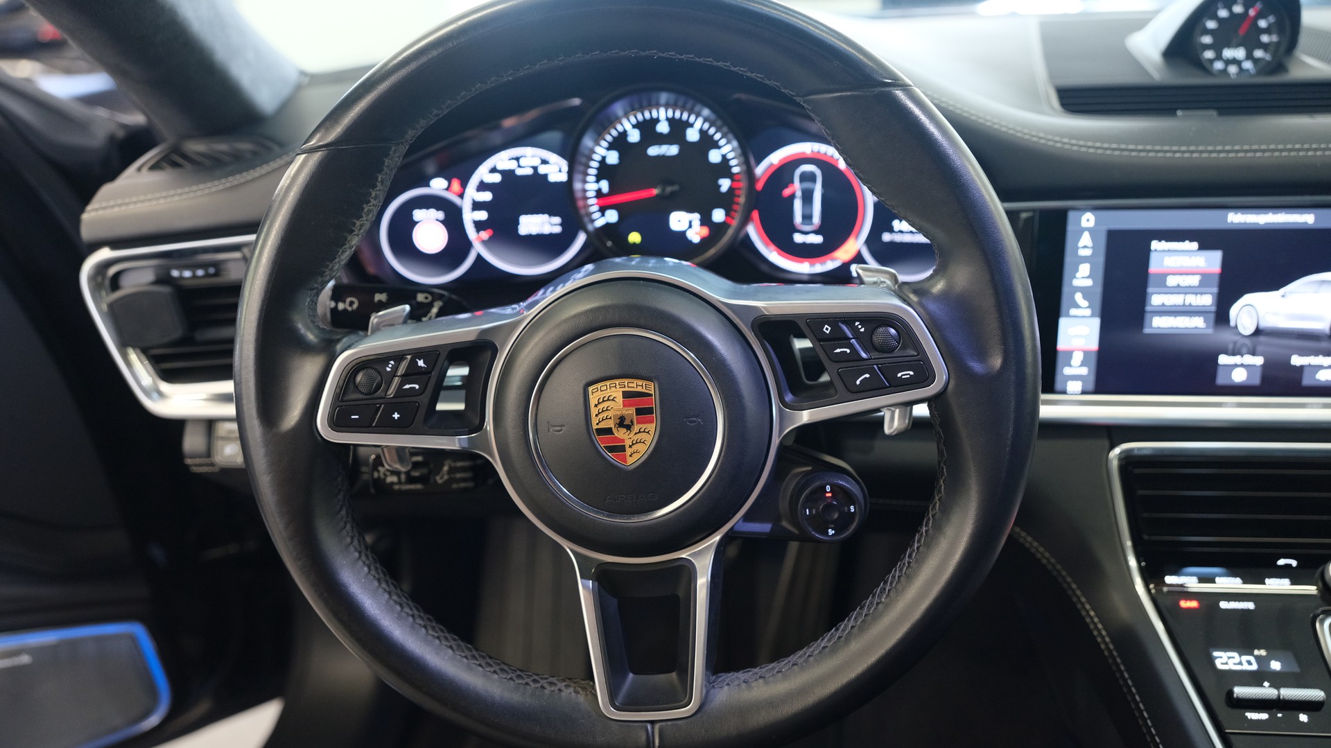 PORSCHE Panamera GTS PDK-image-15