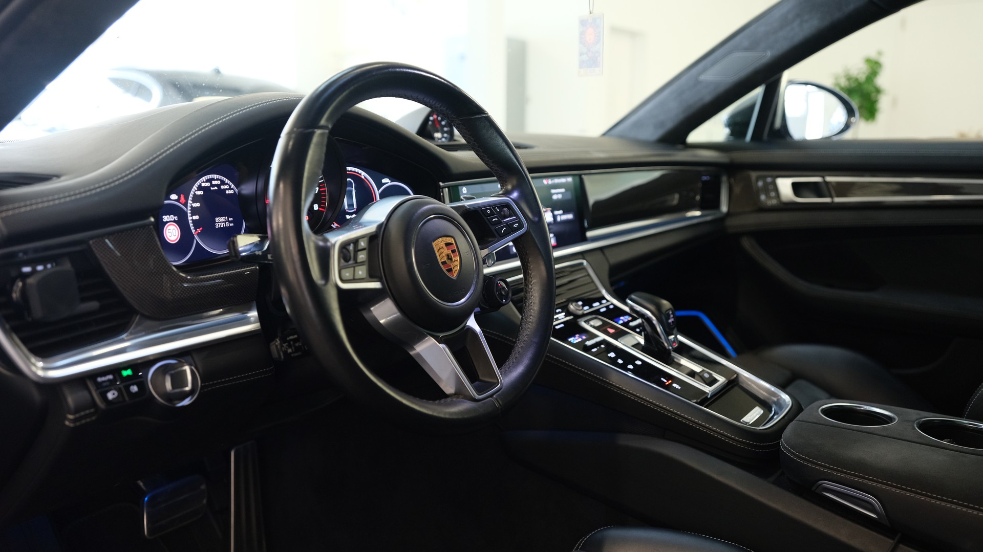 PORSCHE Panamera GTS PDK-image-13