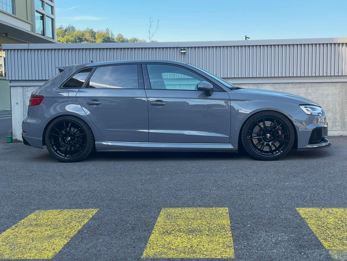AUDI RS3 Sportback 2.5 TSI quattro S-tronic-image-4