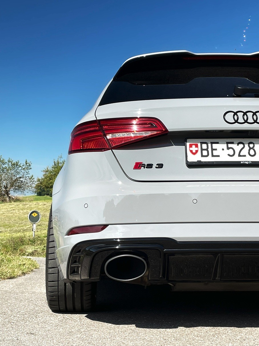 AUDI RS3 Sportback 2.5 TSI quattro S-tronic-image-8