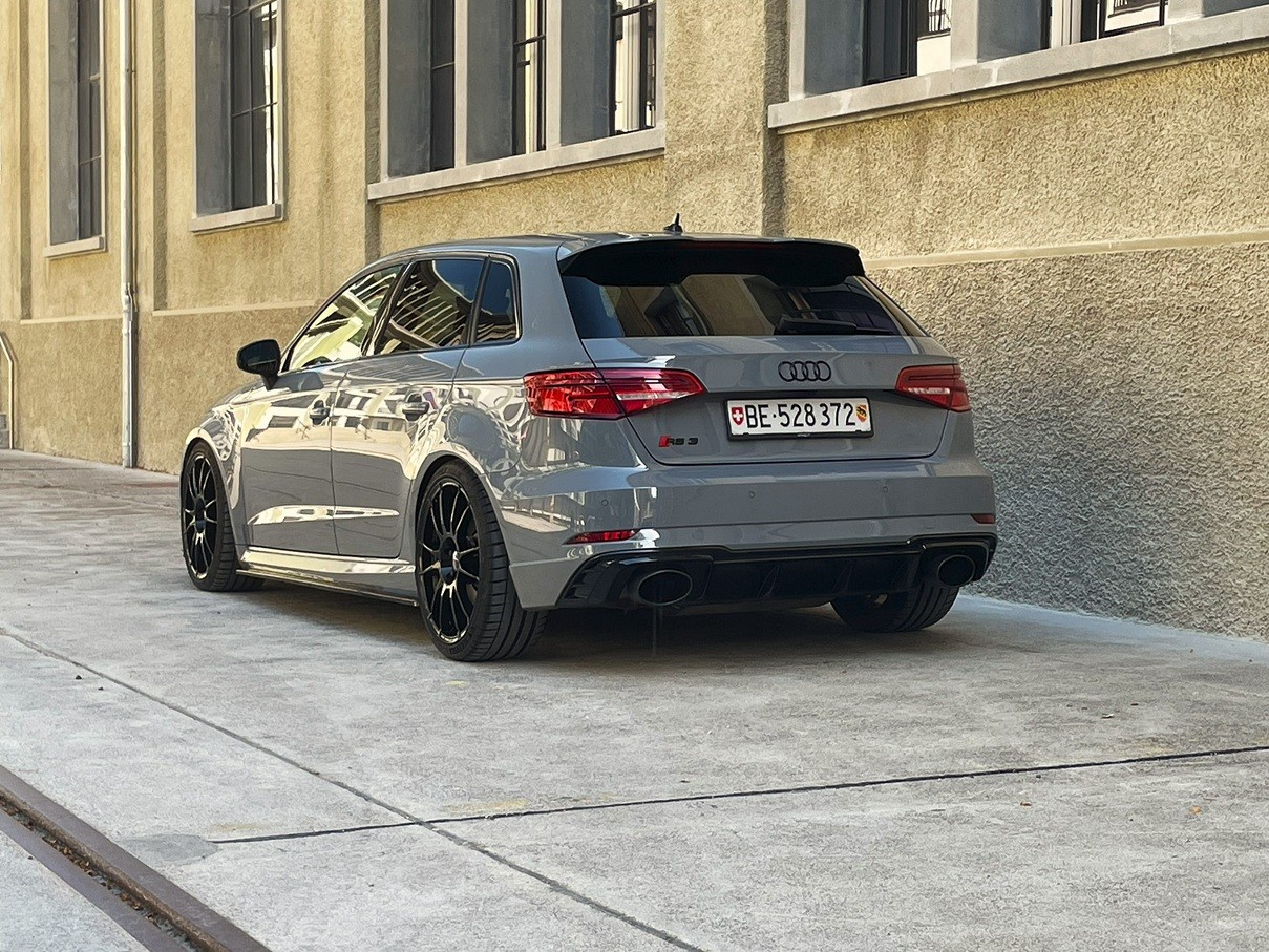 AUDI RS3 Sportback 2.5 TSI quattro S-tronic-image-2