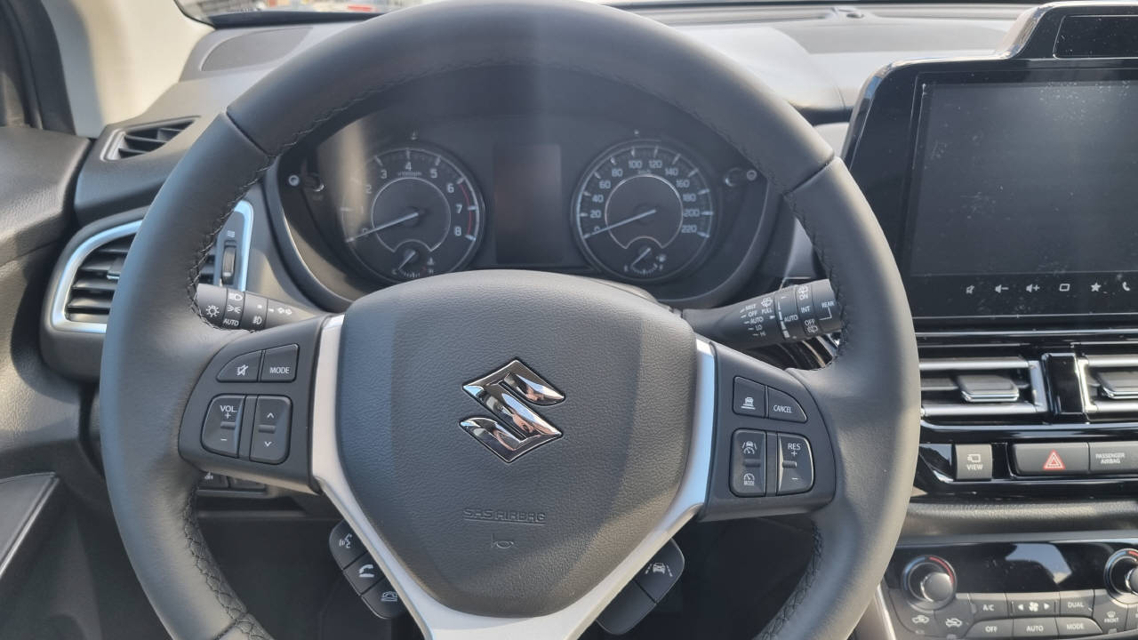 SUZUKI S-Cross 1.4 T Compact Top Hybrid 4x4 MY24-image-8