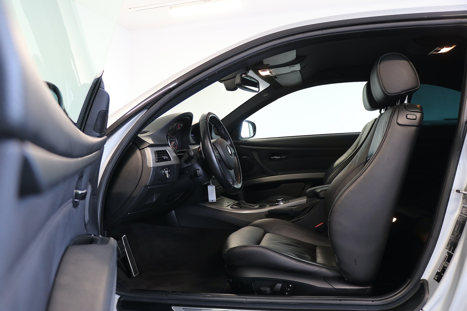 BMW 335i xDrive M-Sport Coupé Steptronic-image-5