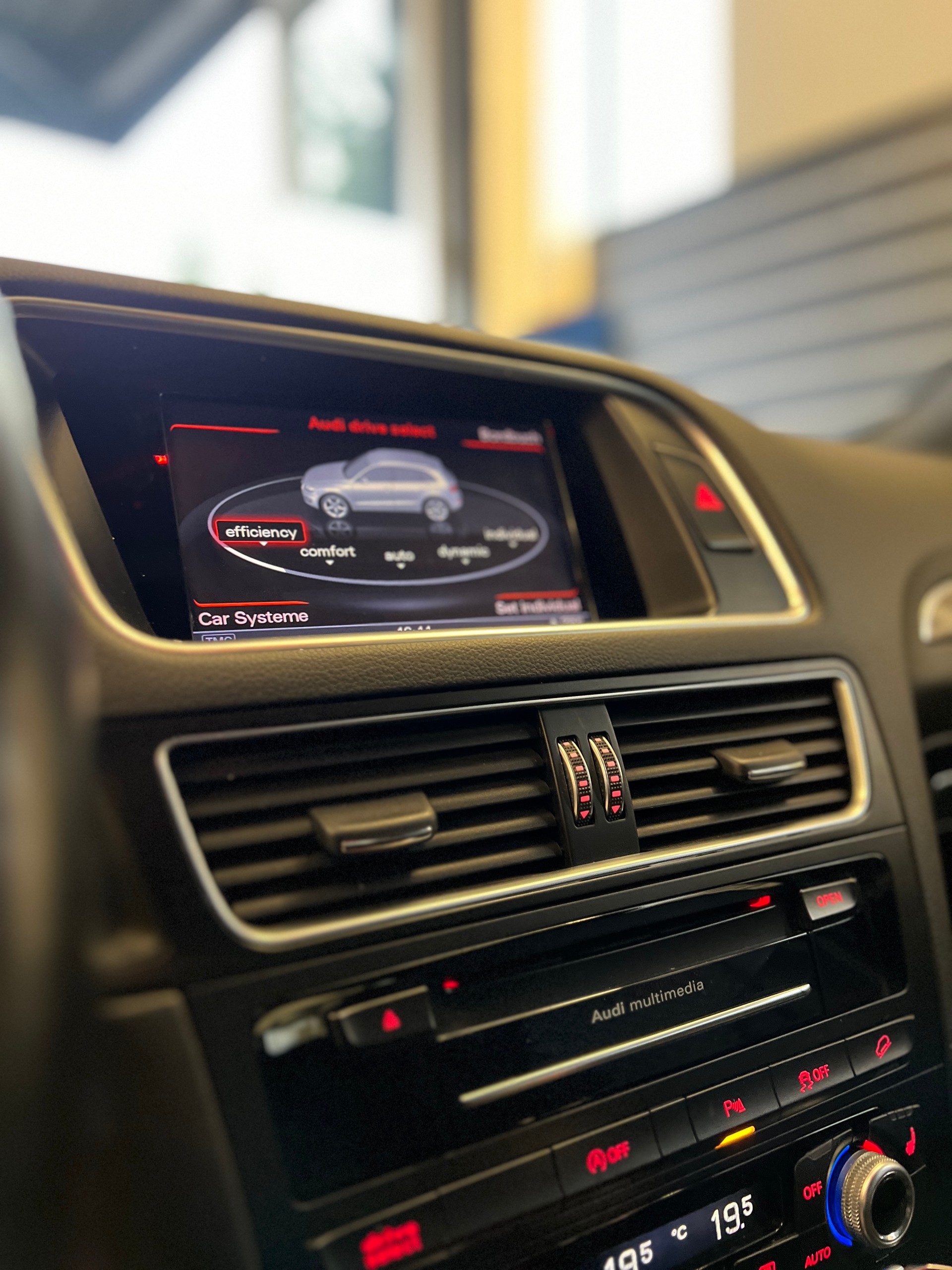 AUDI SQ5 3.0 TDI plus quattro tiptronic-image-13