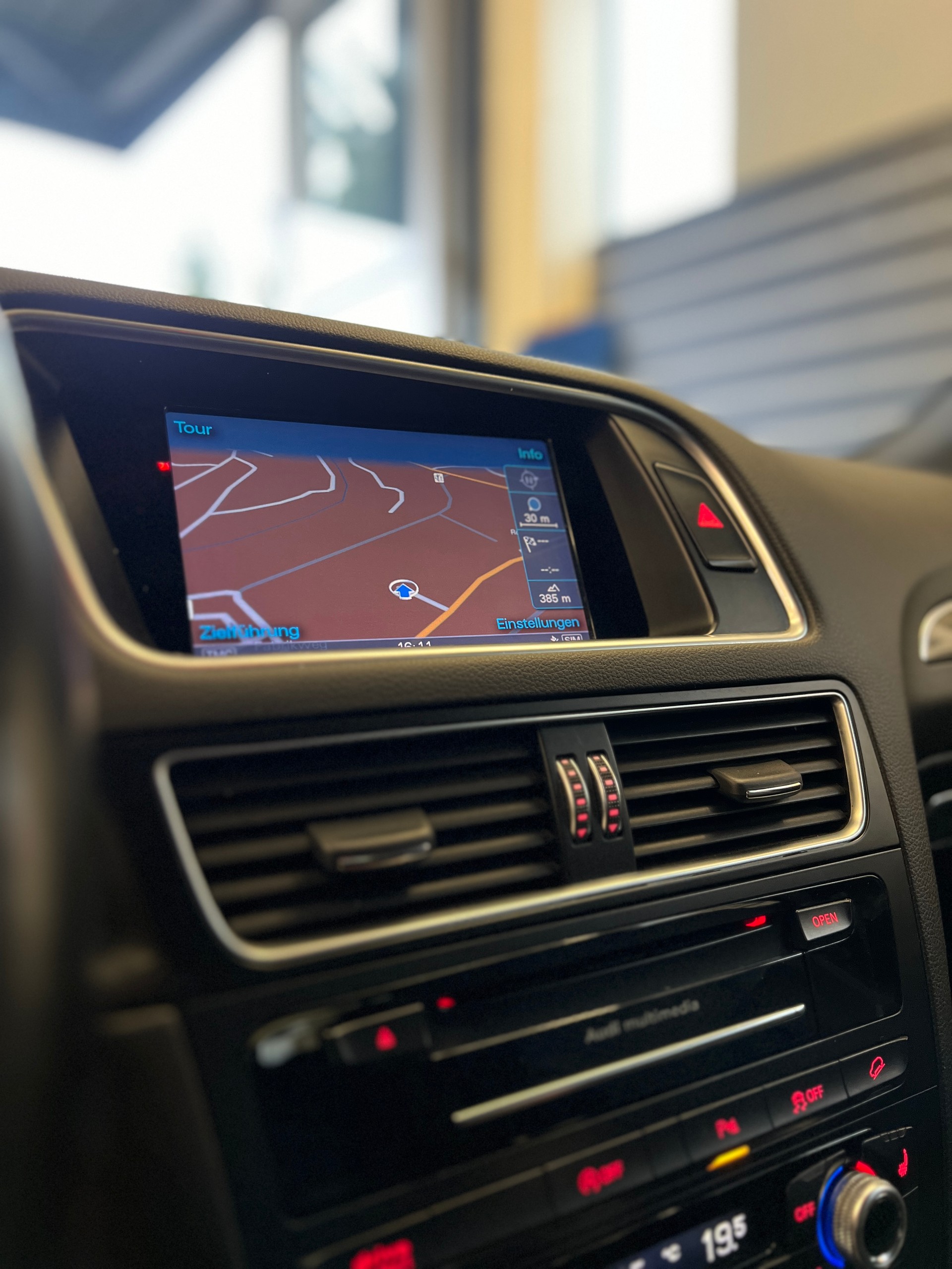 AUDI SQ5 3.0 TDI plus quattro tiptronic-image-12