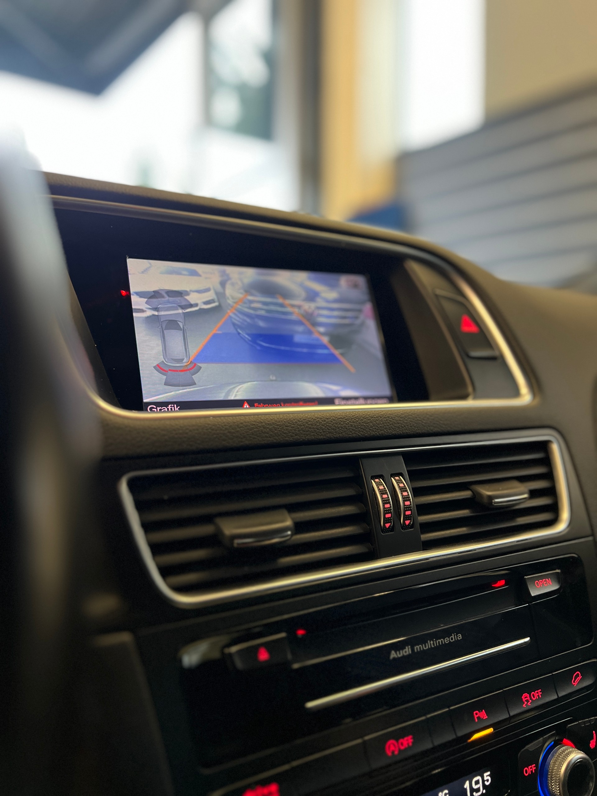 AUDI SQ5 3.0 TDI plus quattro tiptronic-image-11