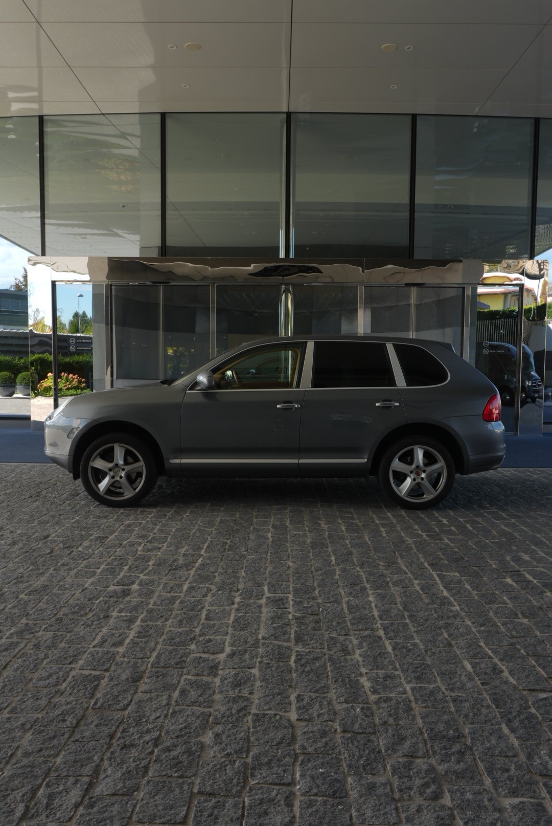 PORSCHE Cayenne-image-2
