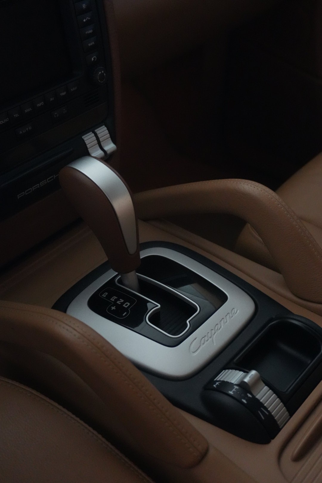 PORSCHE Cayenne-image-8