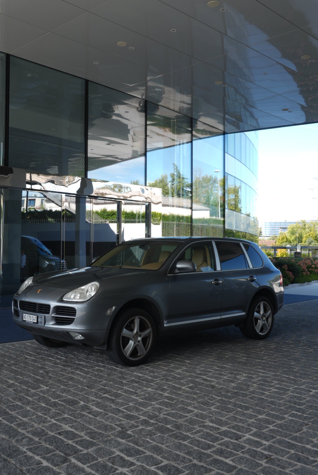 PORSCHE Cayenne-image-1