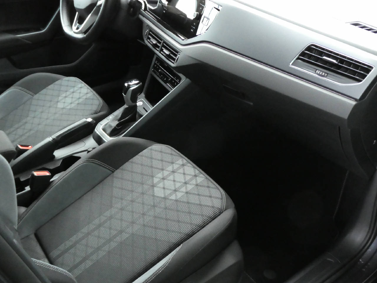 VW Taigo 1.0 TSI R-Line DSG-image-9