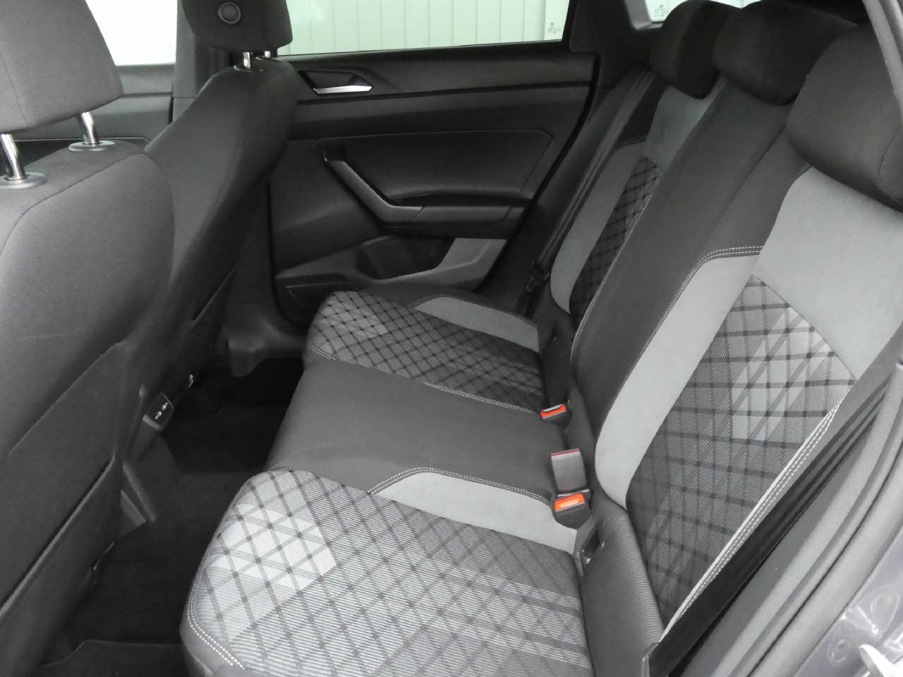 VW Taigo 1.0 TSI R-Line DSG-image-10