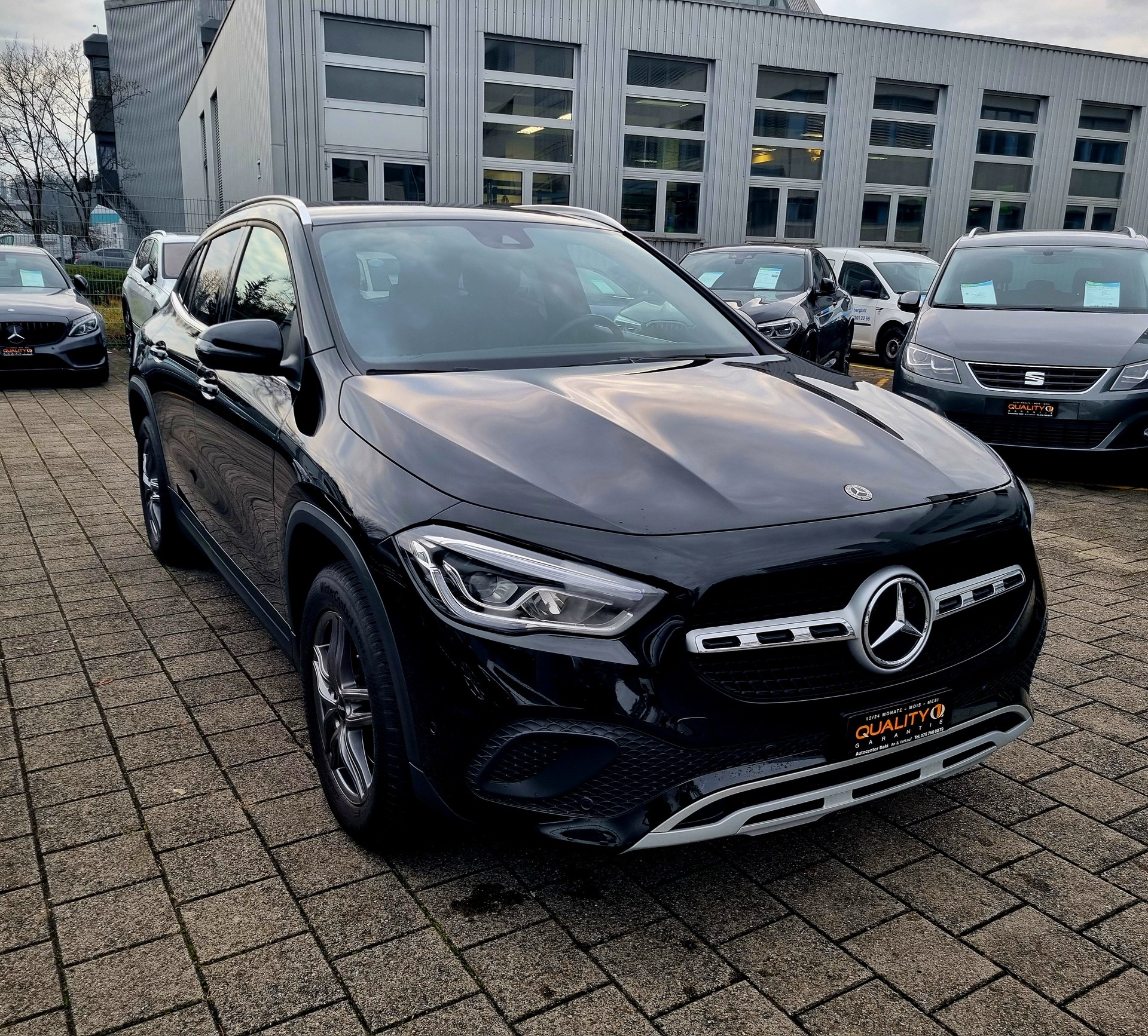 MERCEDES-BENZ GLA 200d Progressive 8G-DCT-image-2