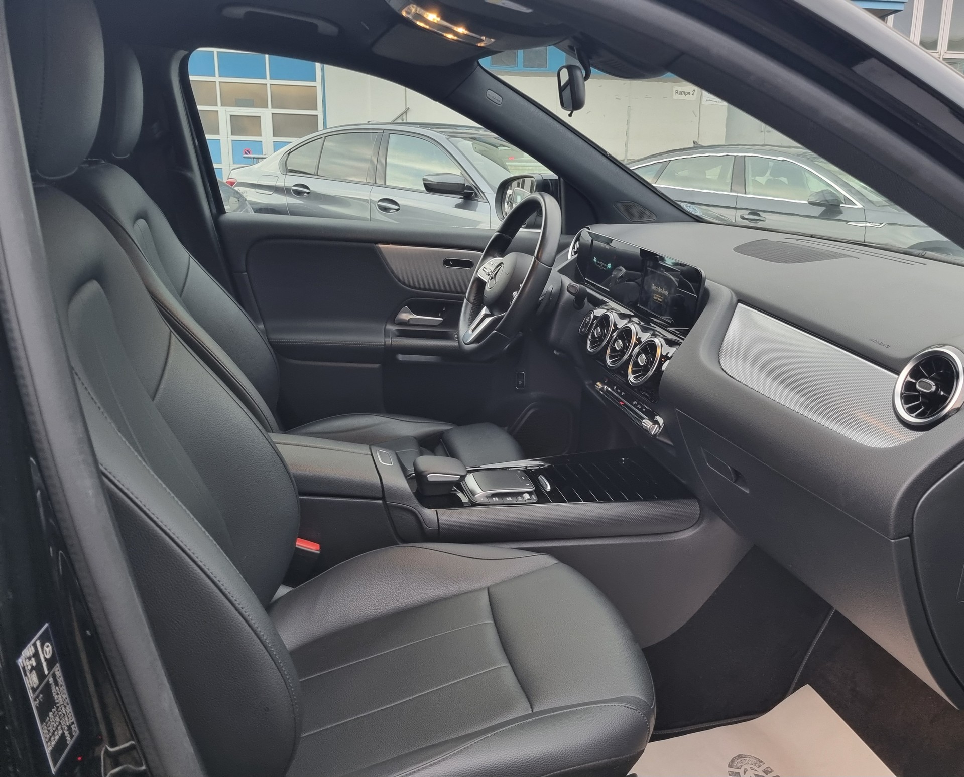 MERCEDES-BENZ GLA 200d Progressive 8G-DCT-image-10