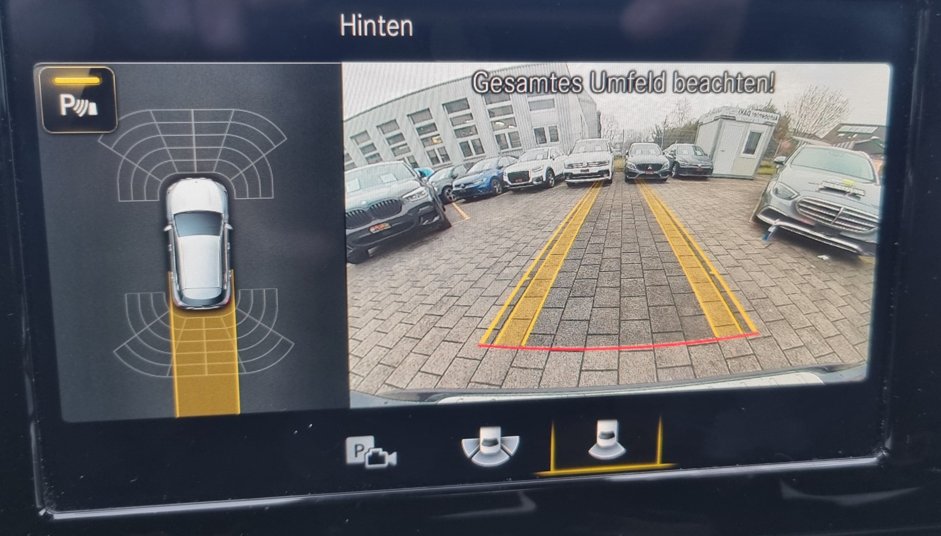MERCEDES-BENZ GLA 200d Progressive 8G-DCT-image-7