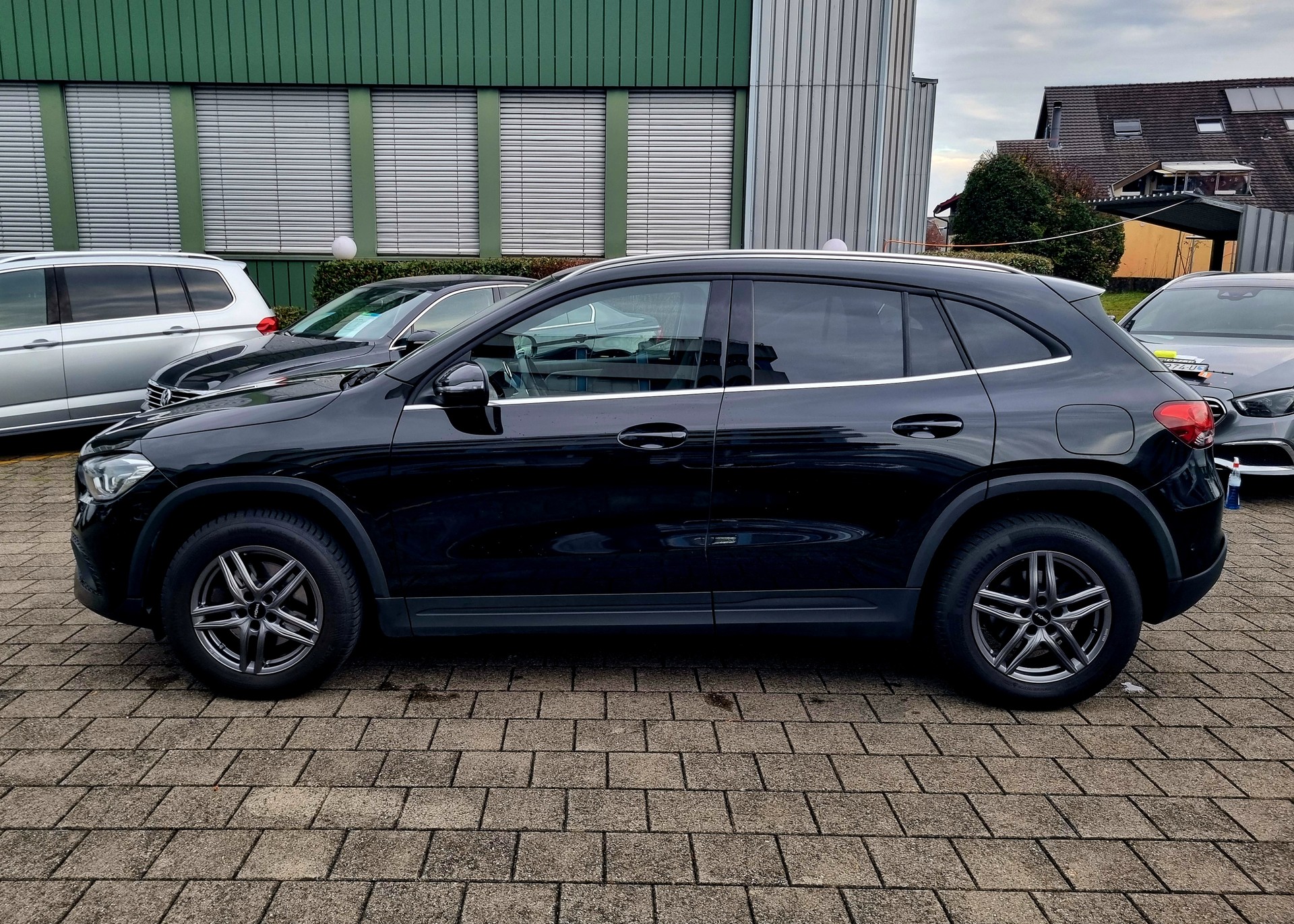 MERCEDES-BENZ GLA 200d Progressive 8G-DCT-image-3