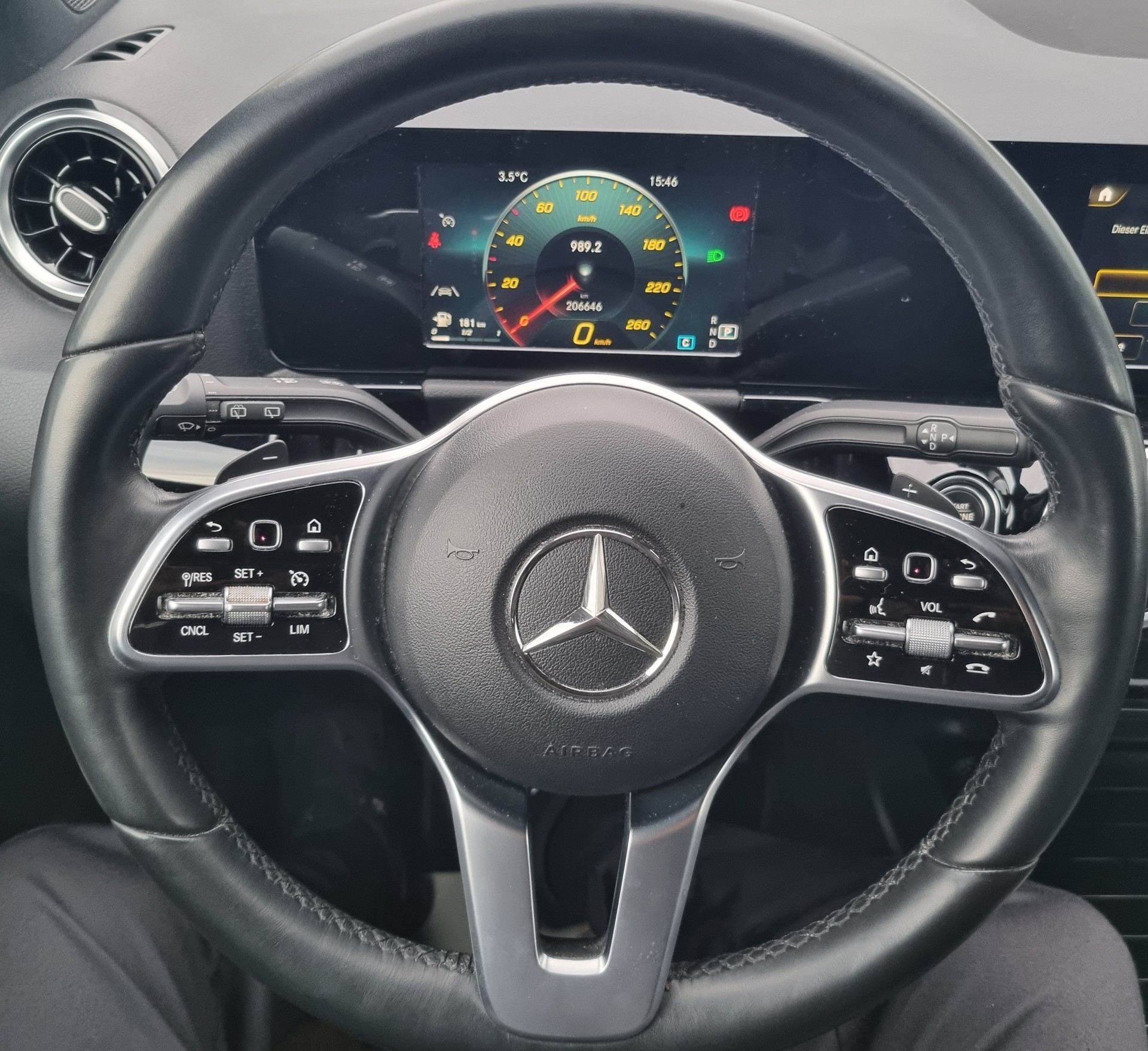 MERCEDES-BENZ GLA 200d Progressive 8G-DCT-image-5