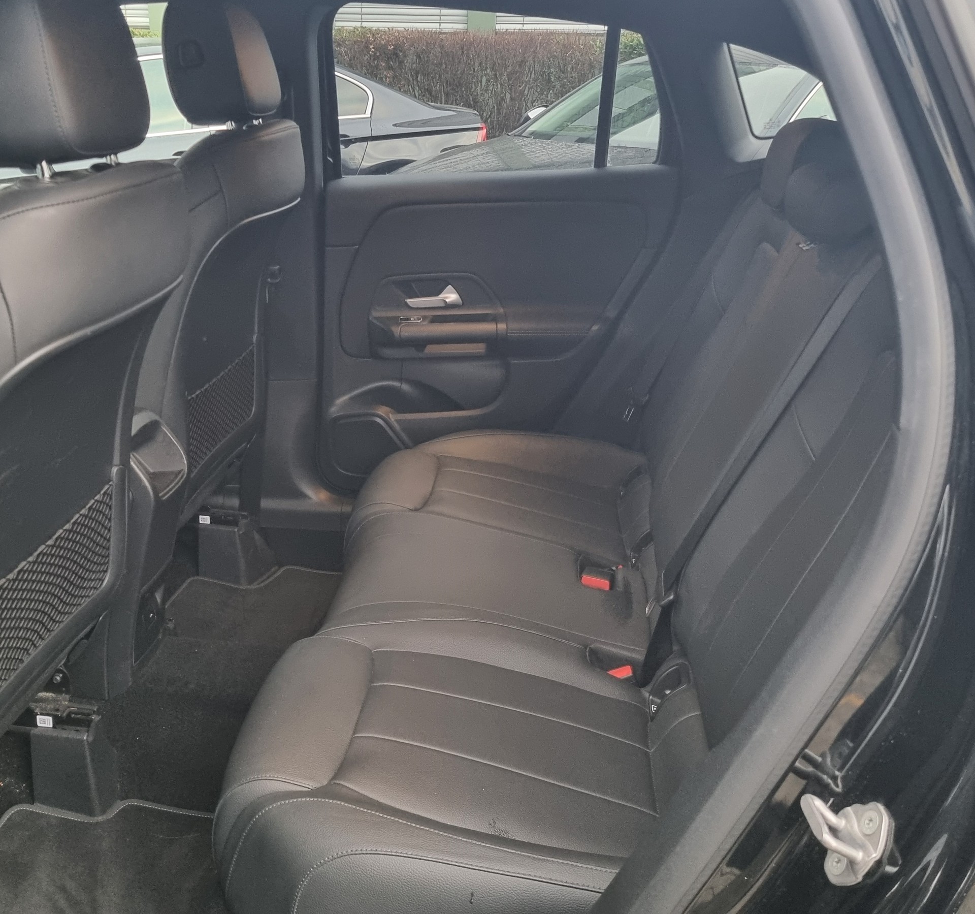 MERCEDES-BENZ GLA 200d Progressive 8G-DCT-image-14