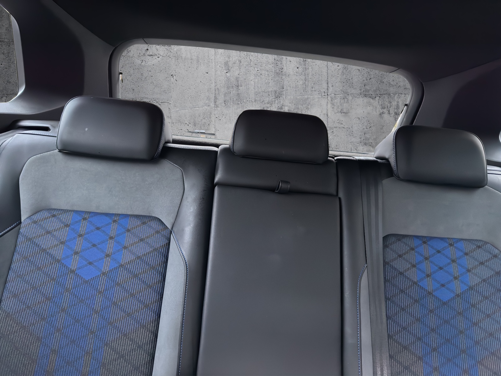 VW Tiguan 2.0TSI R 4Motion DSG-image-12