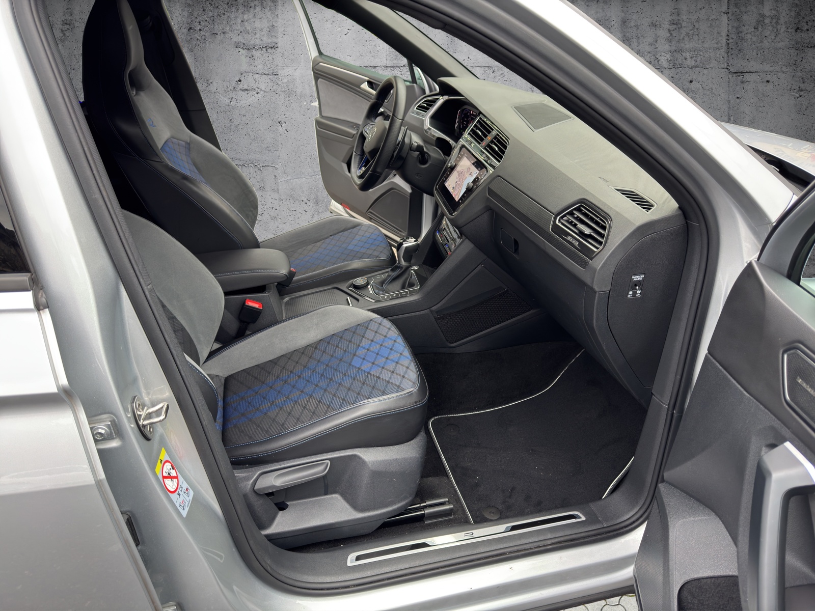 VW Tiguan 2.0TSI R 4Motion DSG-image-13