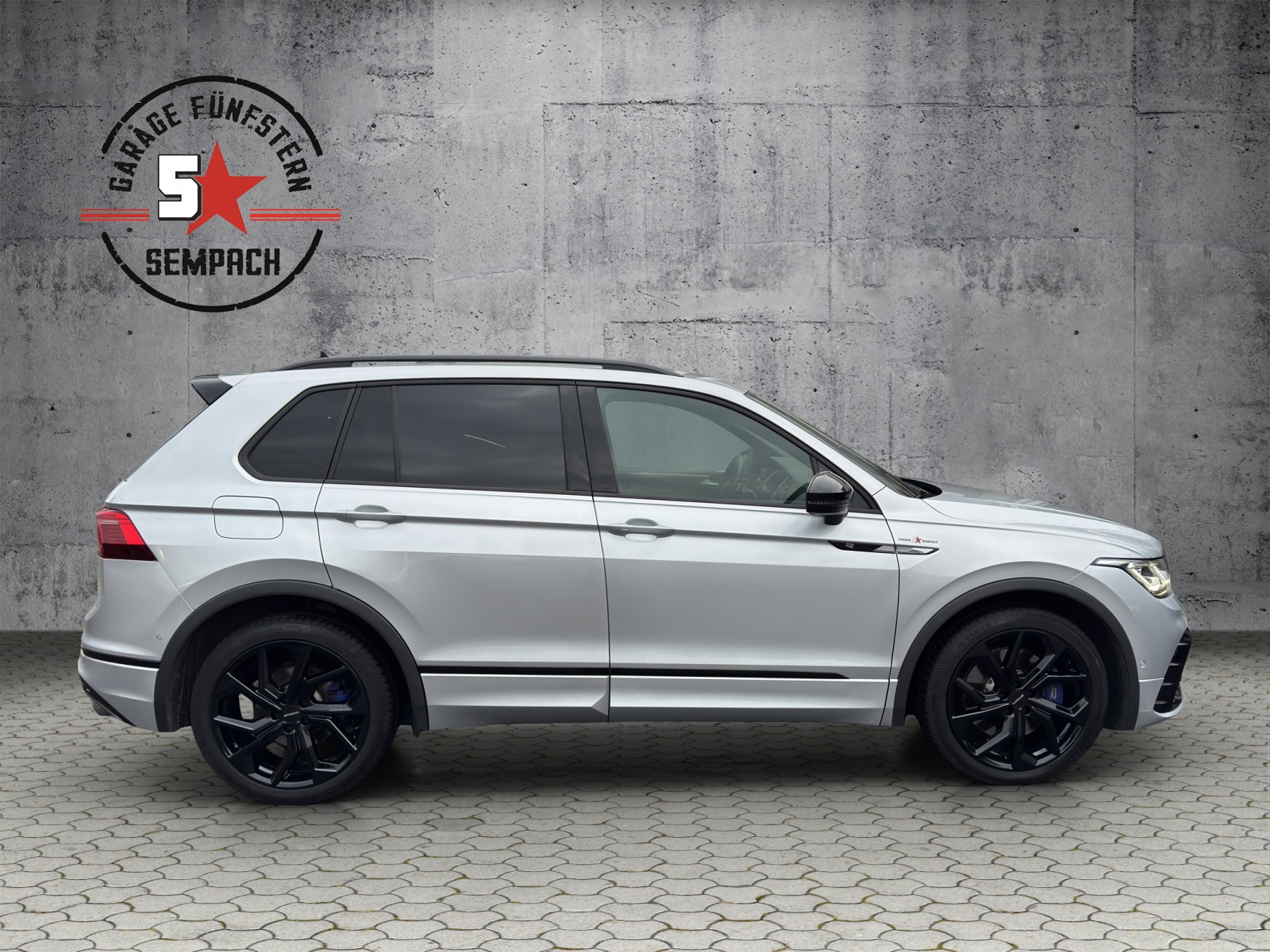 VW Tiguan 2.0TSI R 4Motion DSG-image-5
