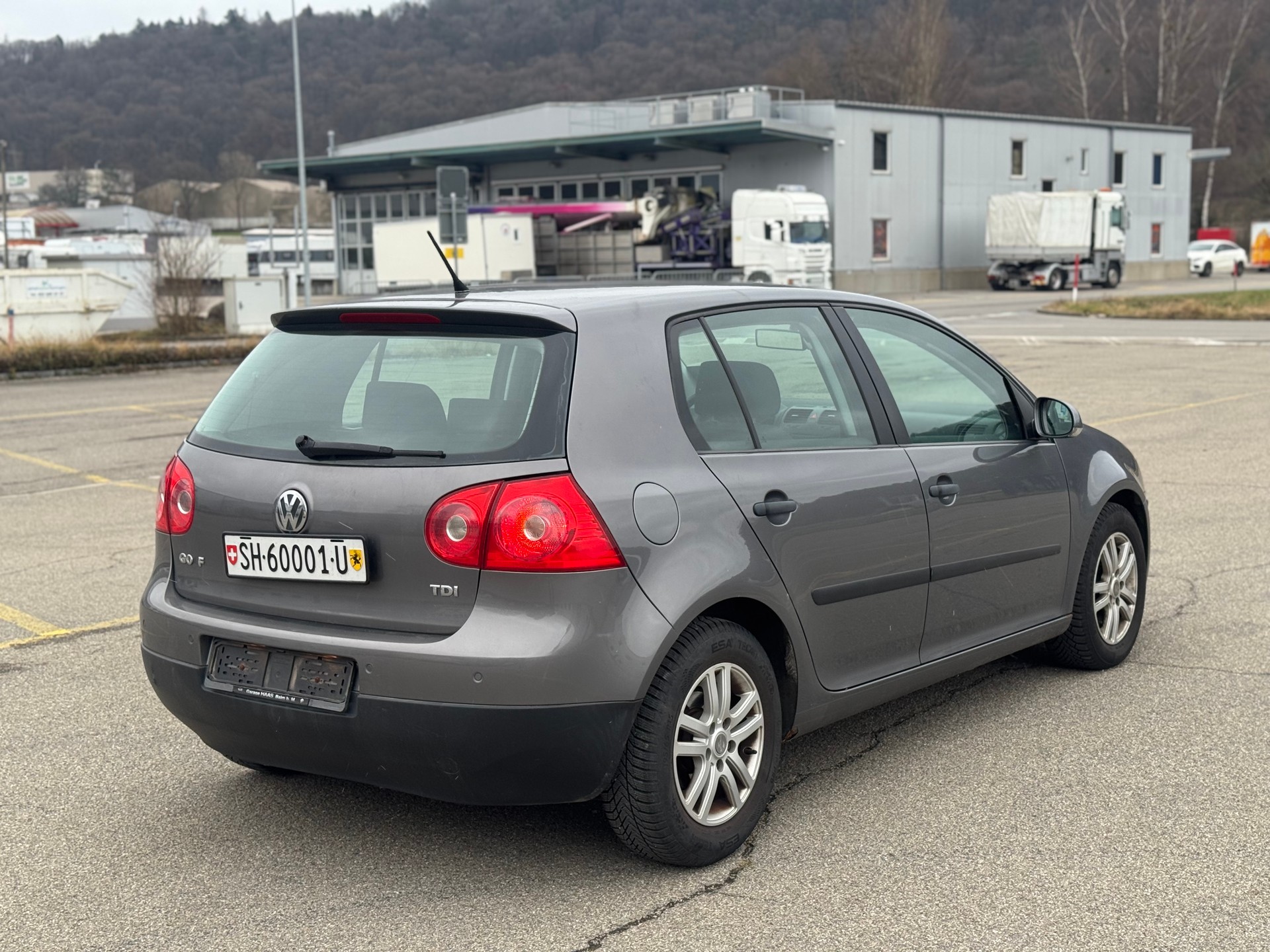 VW Golf 1.9 TDI Trend Edition Automatik-image-4
