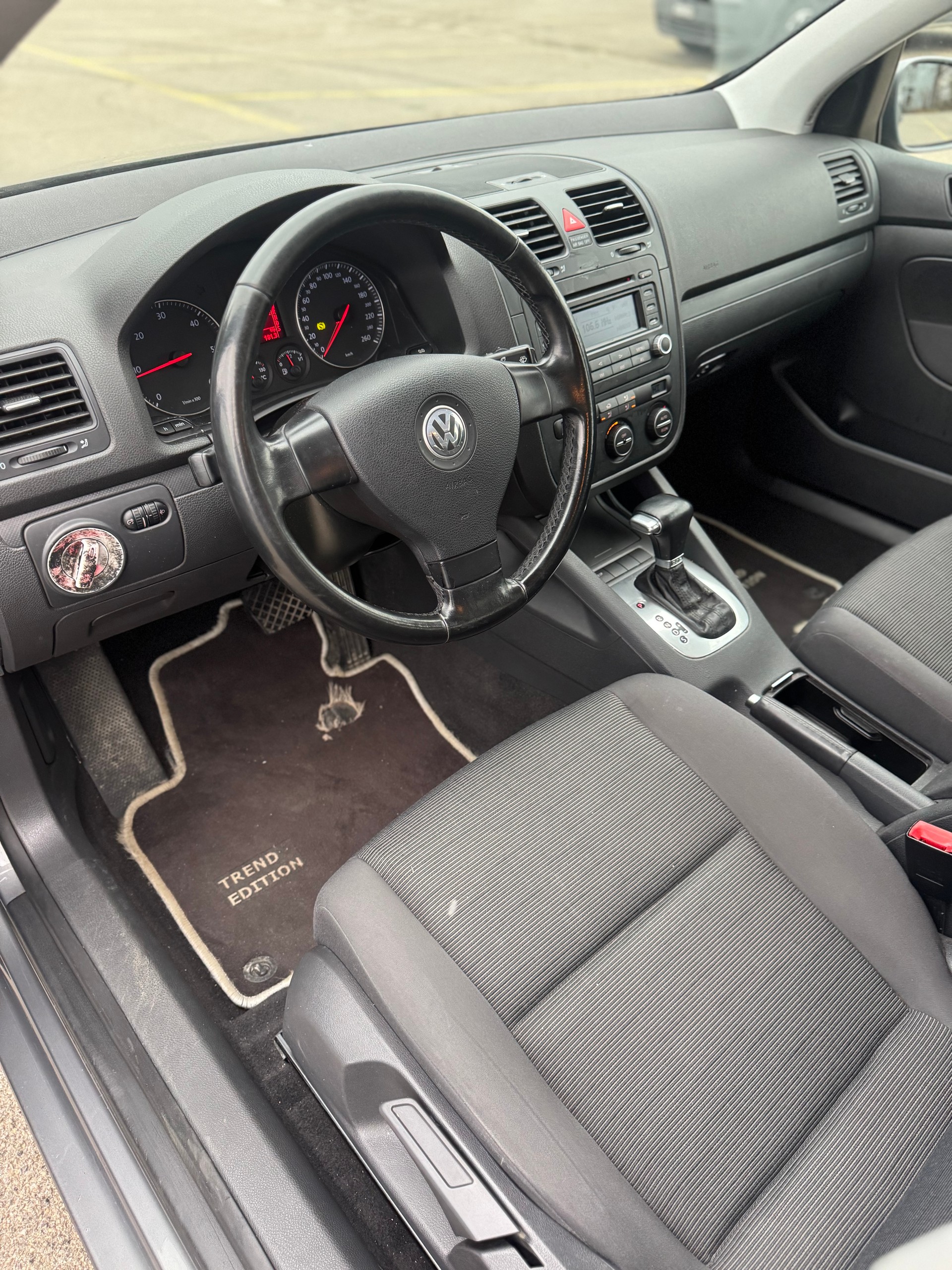 VW Golf 1.9 TDI Trend Edition Automatik-image-9