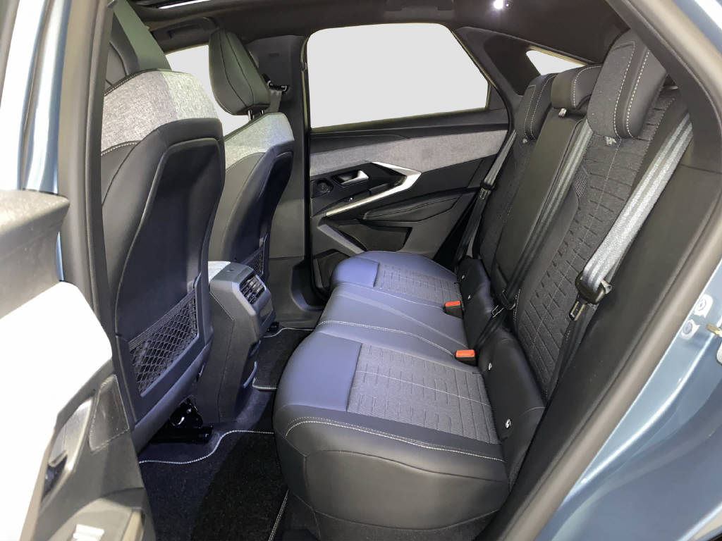 PEUGEOT 3008 e-GT-image-12