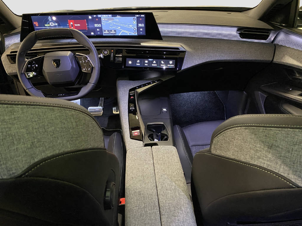 PEUGEOT 3008 e-GT-image-10
