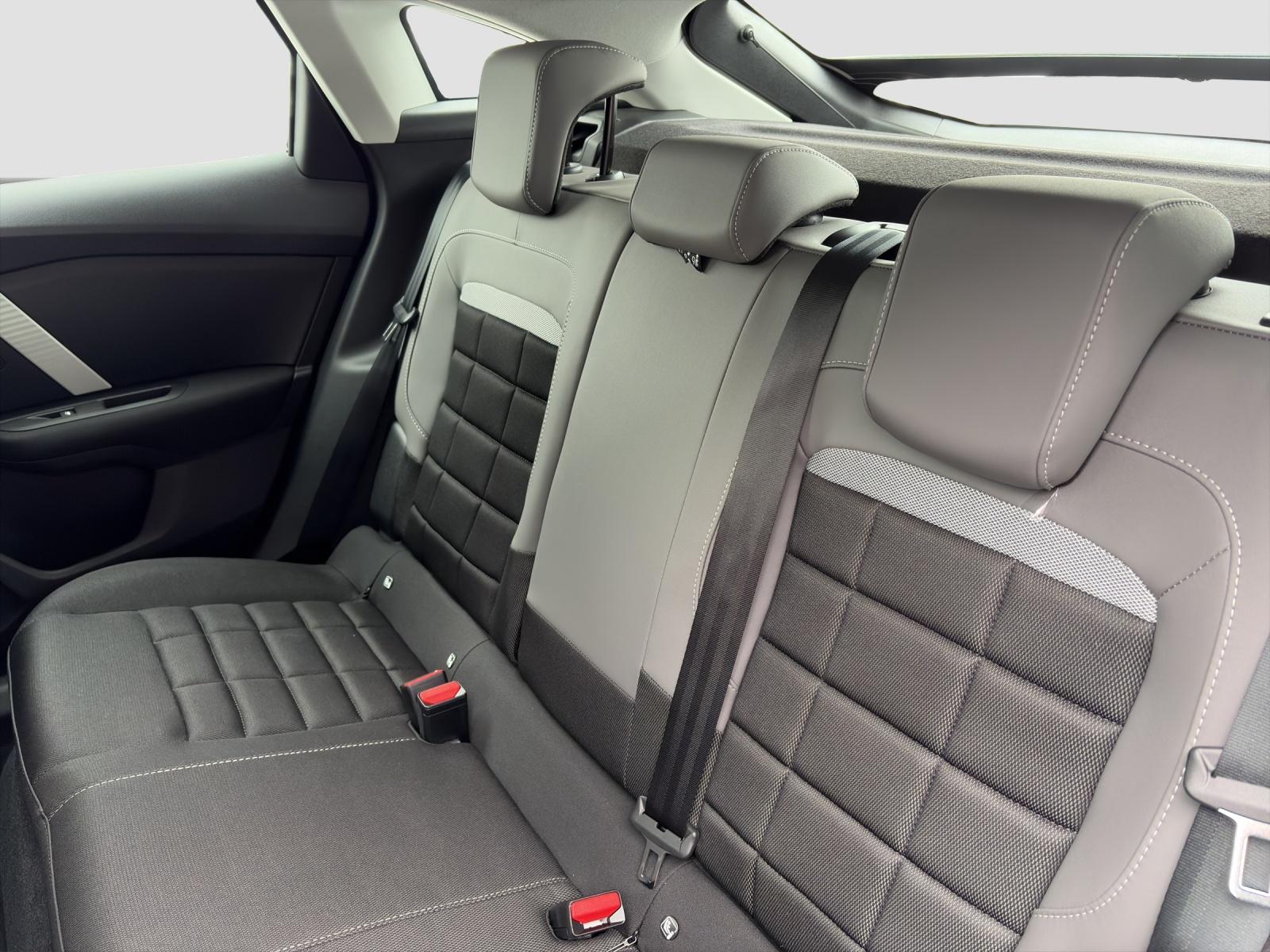 CITROEN C4 1.2 Hybrid Plus-image-9