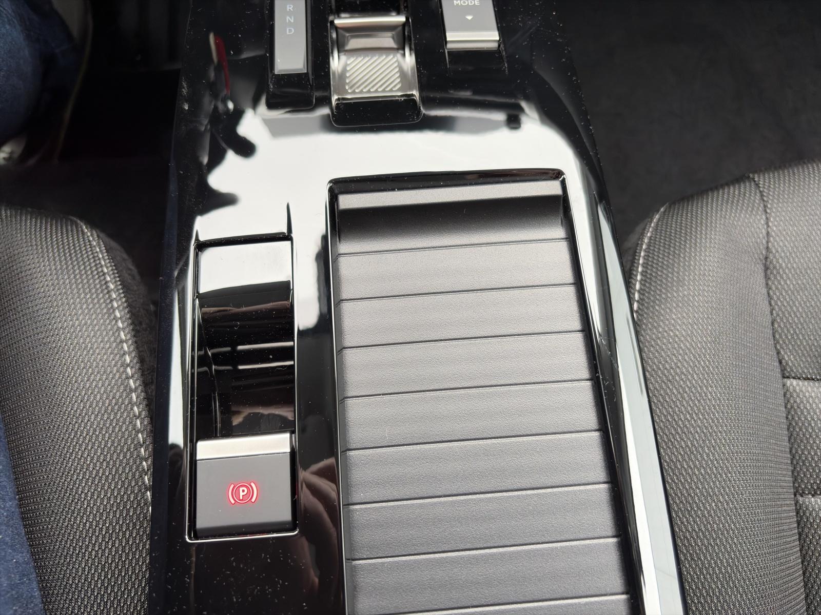 CITROEN C4 1.2 Hybrid Plus-image-16