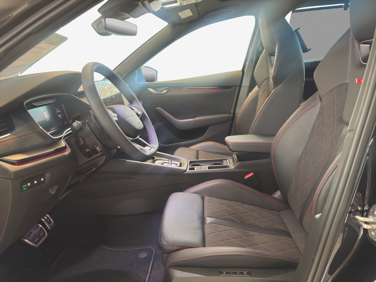 SKODA Octavia Combi 2.0 TSI DSG RS-image-7