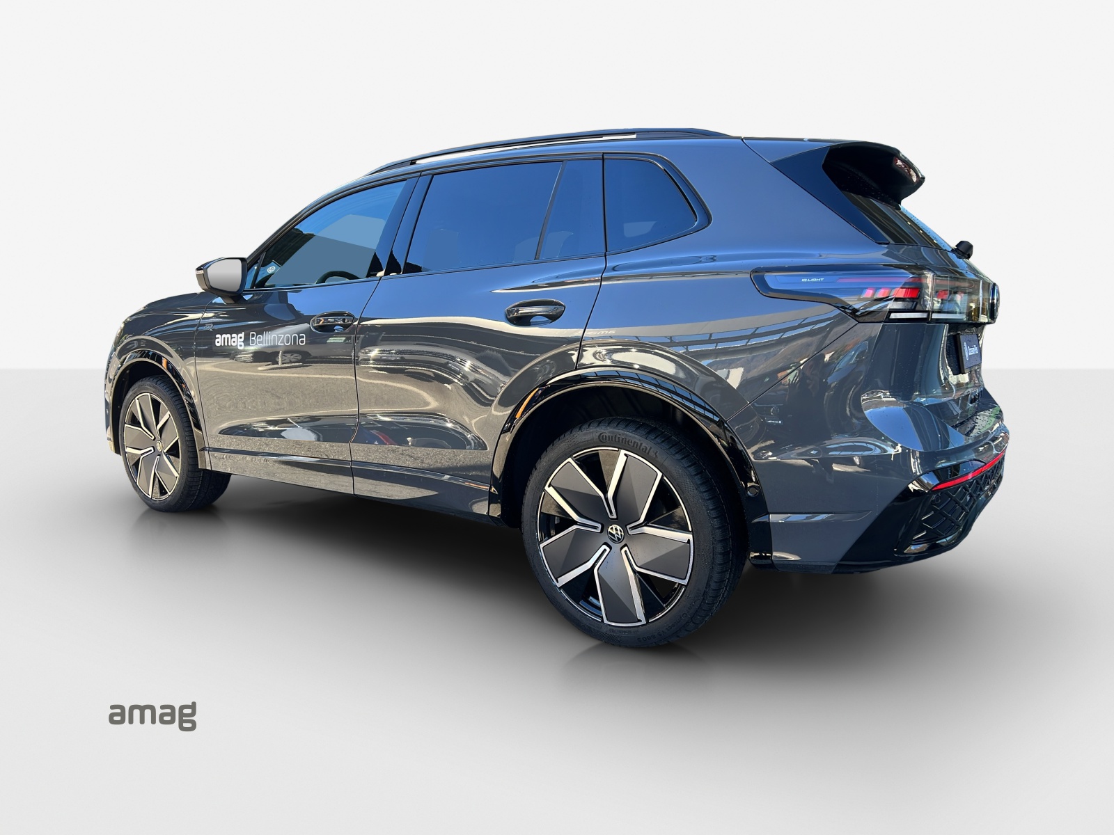 VW Tiguan 2.0 TSI DSG R-Line 4Motion-image-2