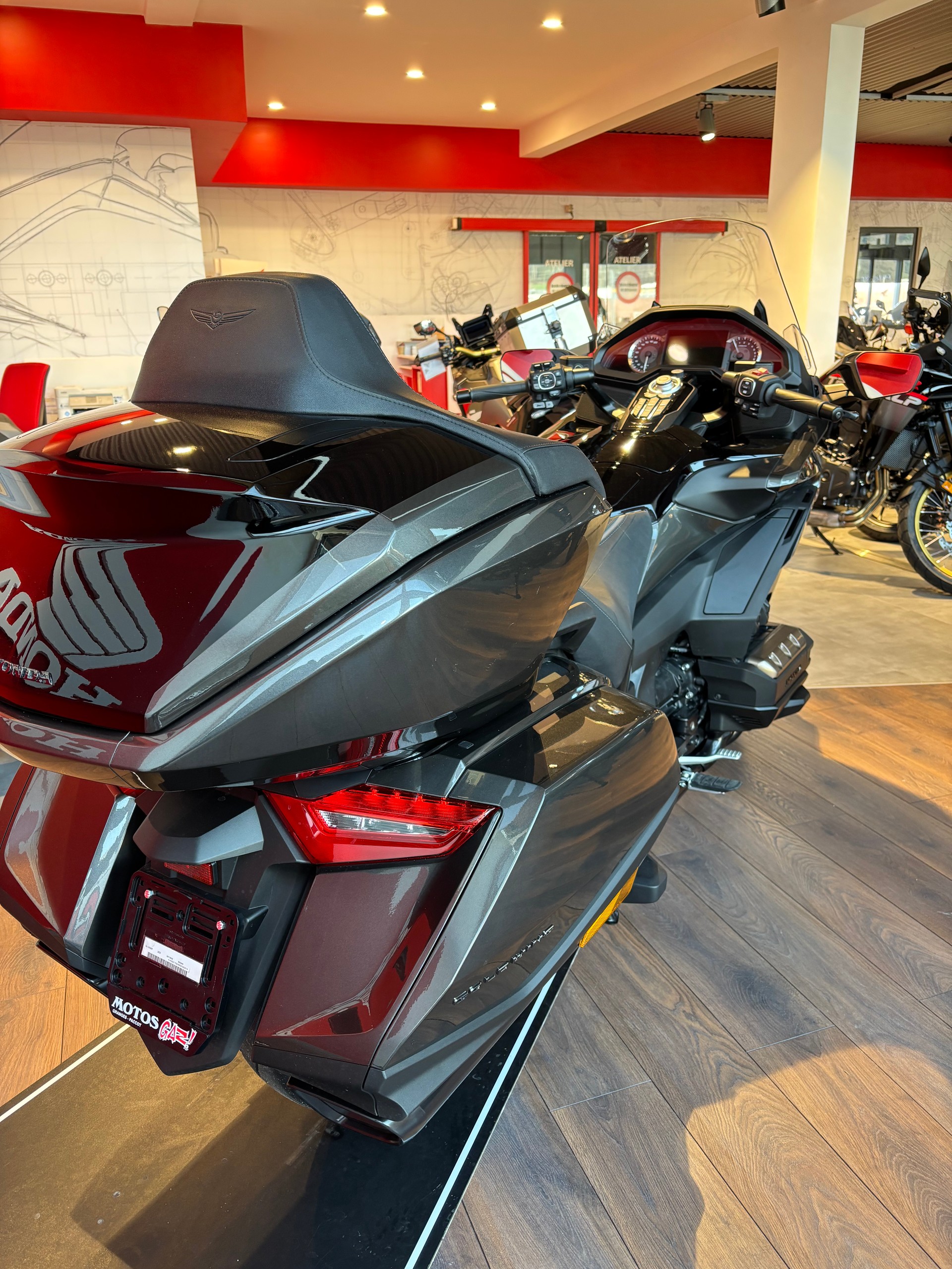 HONDA GL 1800 Goldwing-image-4
