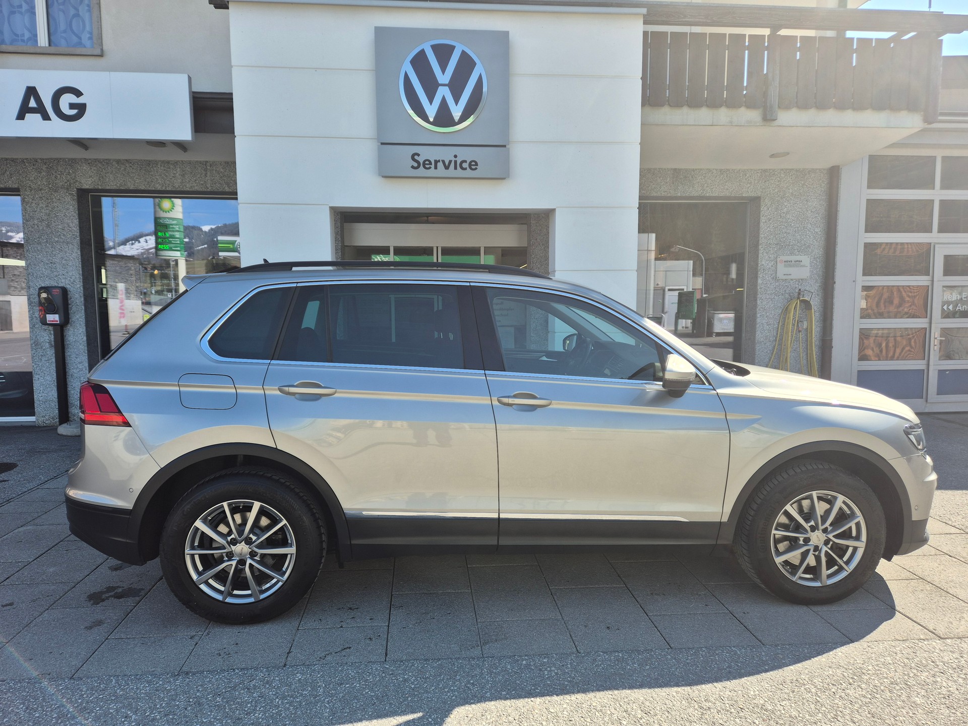 VW Tiguan 2.0TSI Comfortline 4Motion DSG-image-3