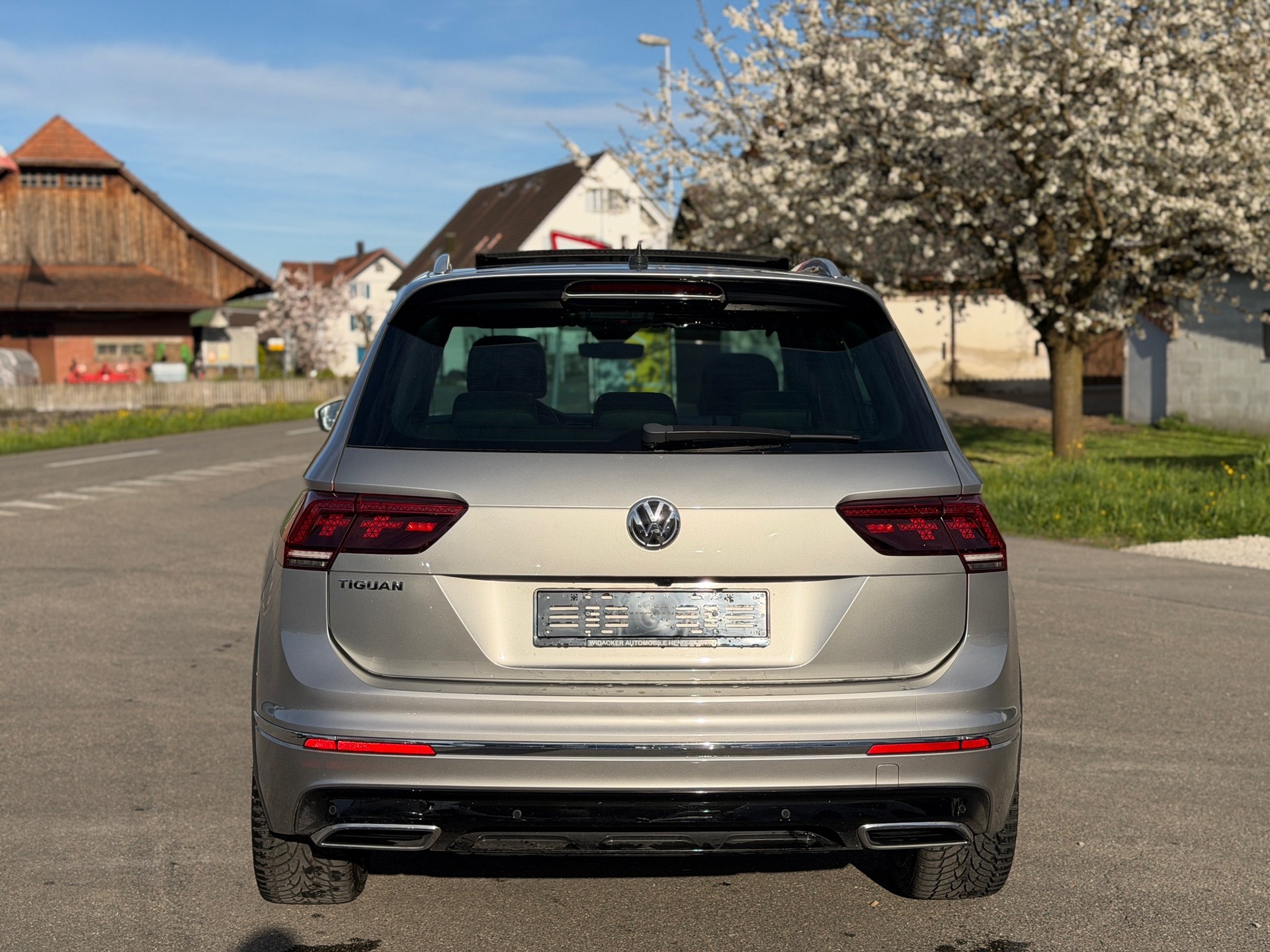VW Tiguan 2.0 TDI SCR Highline 4Motion DSG-image-4