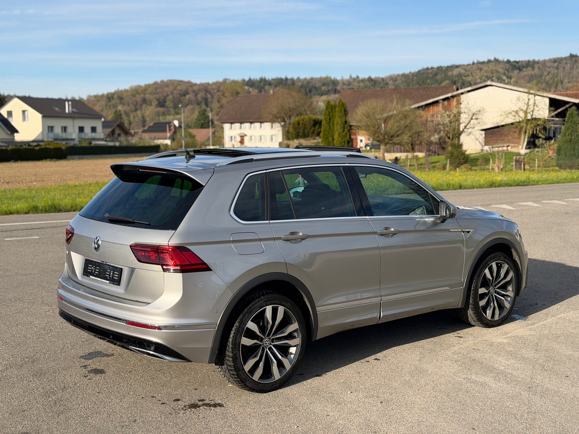 VW Tiguan 2.0 TDI SCR Highline 4Motion DSG-image-14