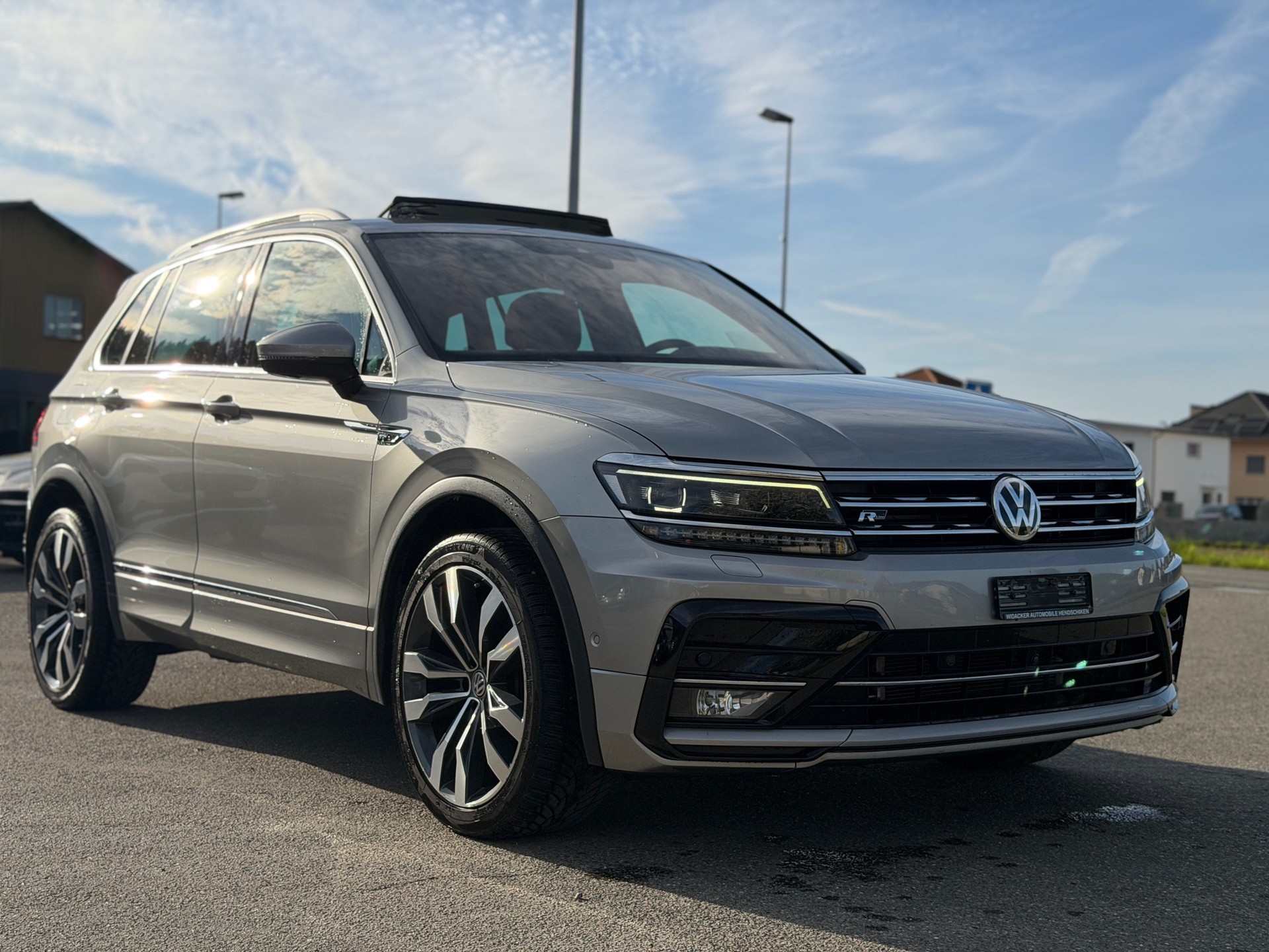 VW Tiguan 2.0 TDI SCR Highline 4Motion DSG-image-2