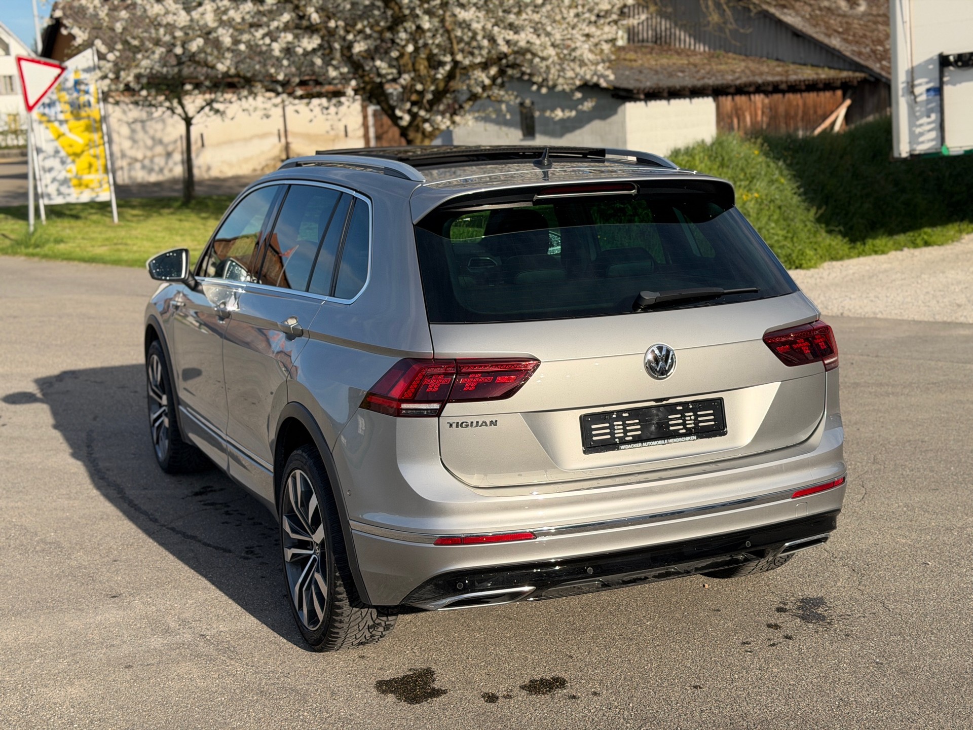 VW Tiguan 2.0 TDI SCR Highline 4Motion DSG-image-15