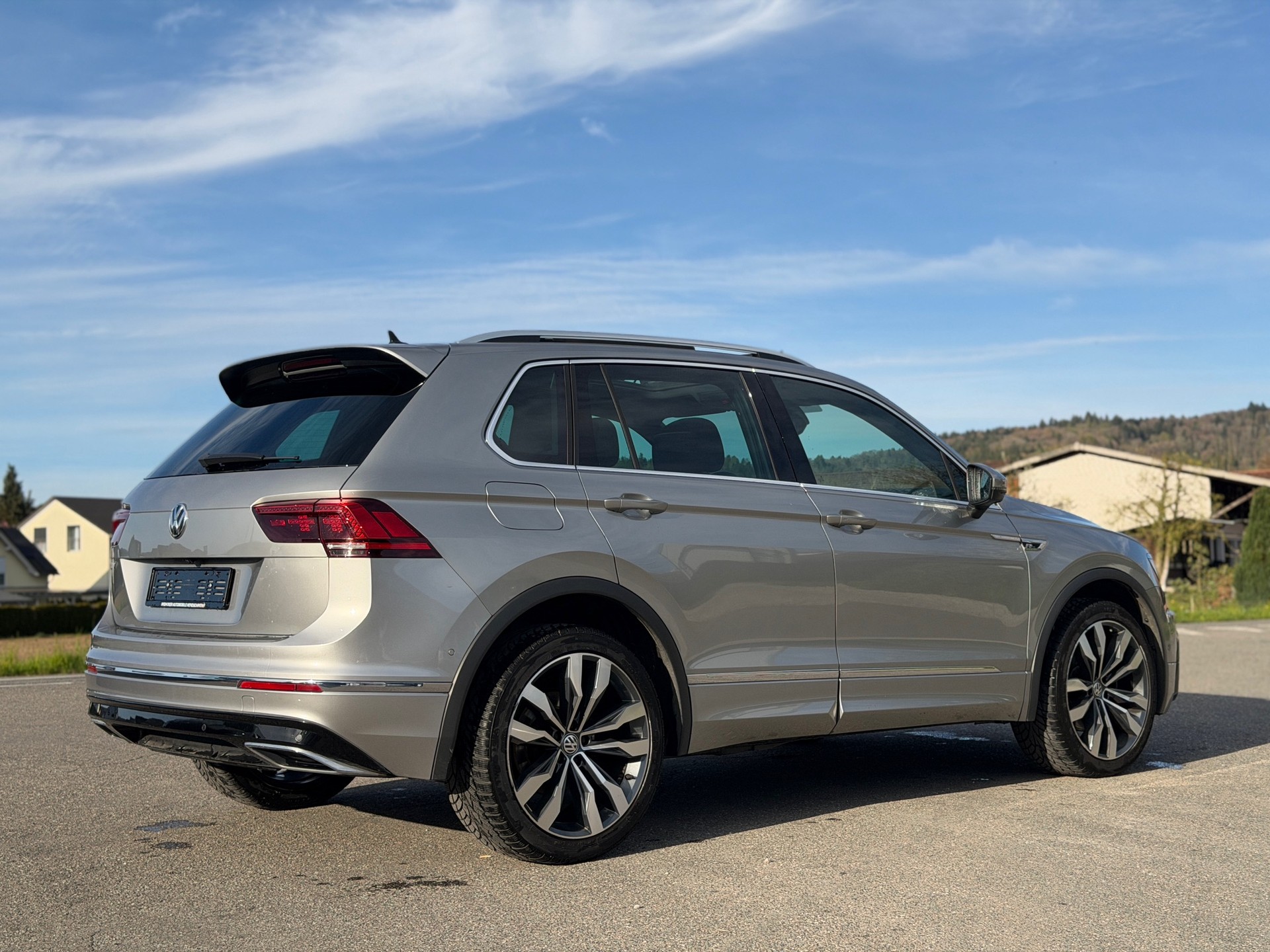 VW Tiguan 2.0 TDI SCR Highline 4Motion DSG-image-3