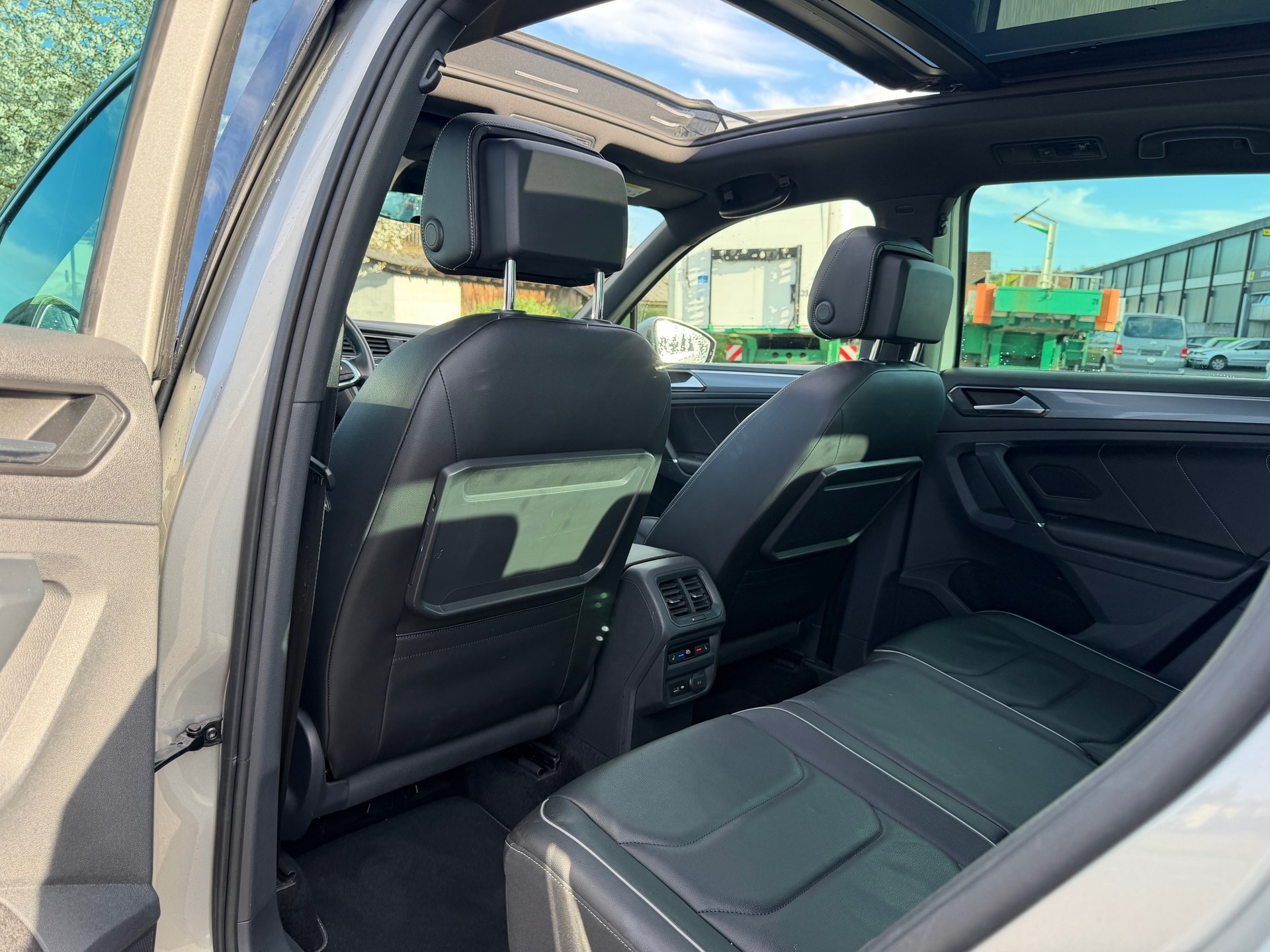 VW Tiguan 2.0 TDI SCR Highline 4Motion DSG-image-9
