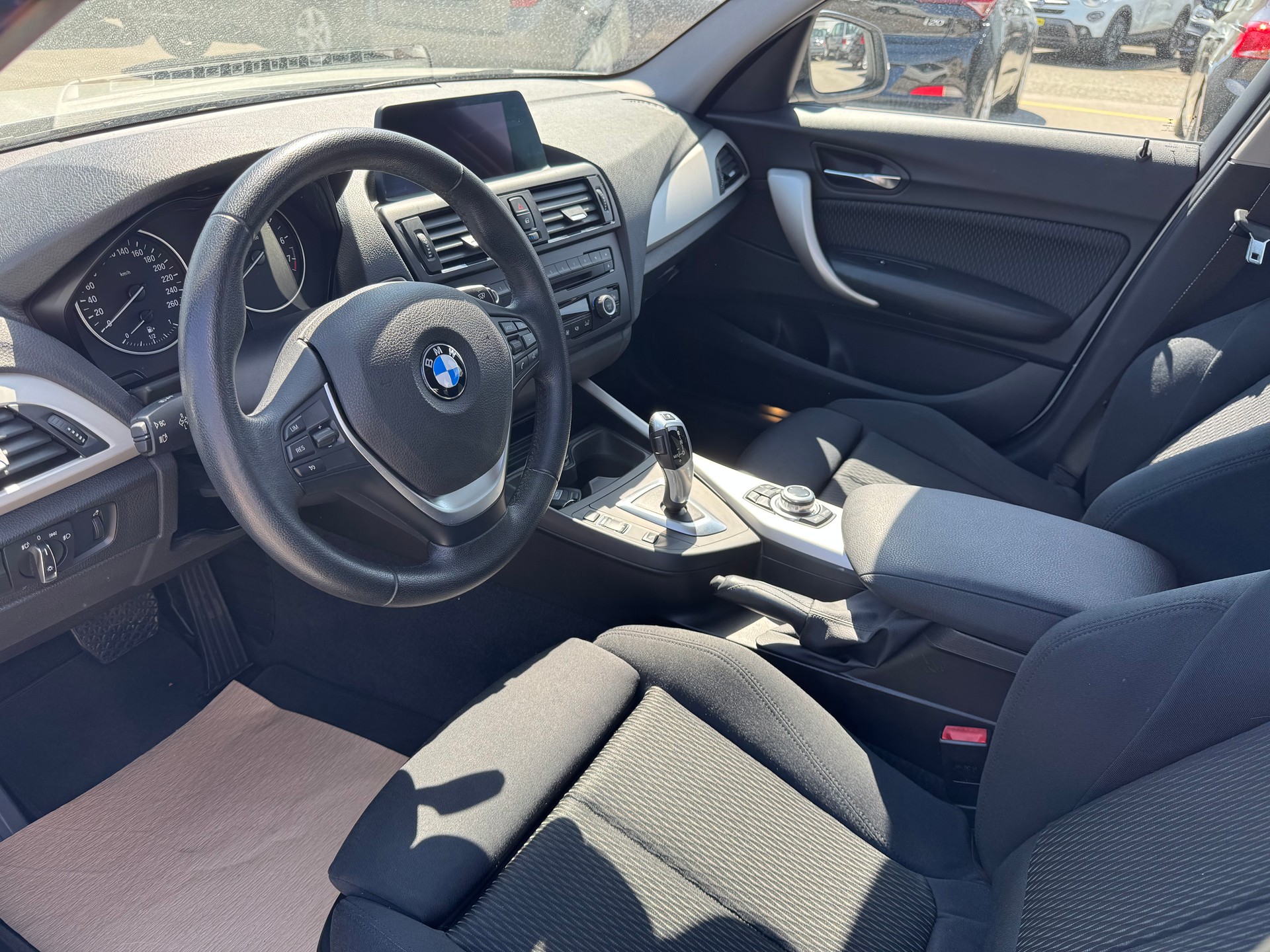 BMW 116i Urban Line Steptronic-image-11
