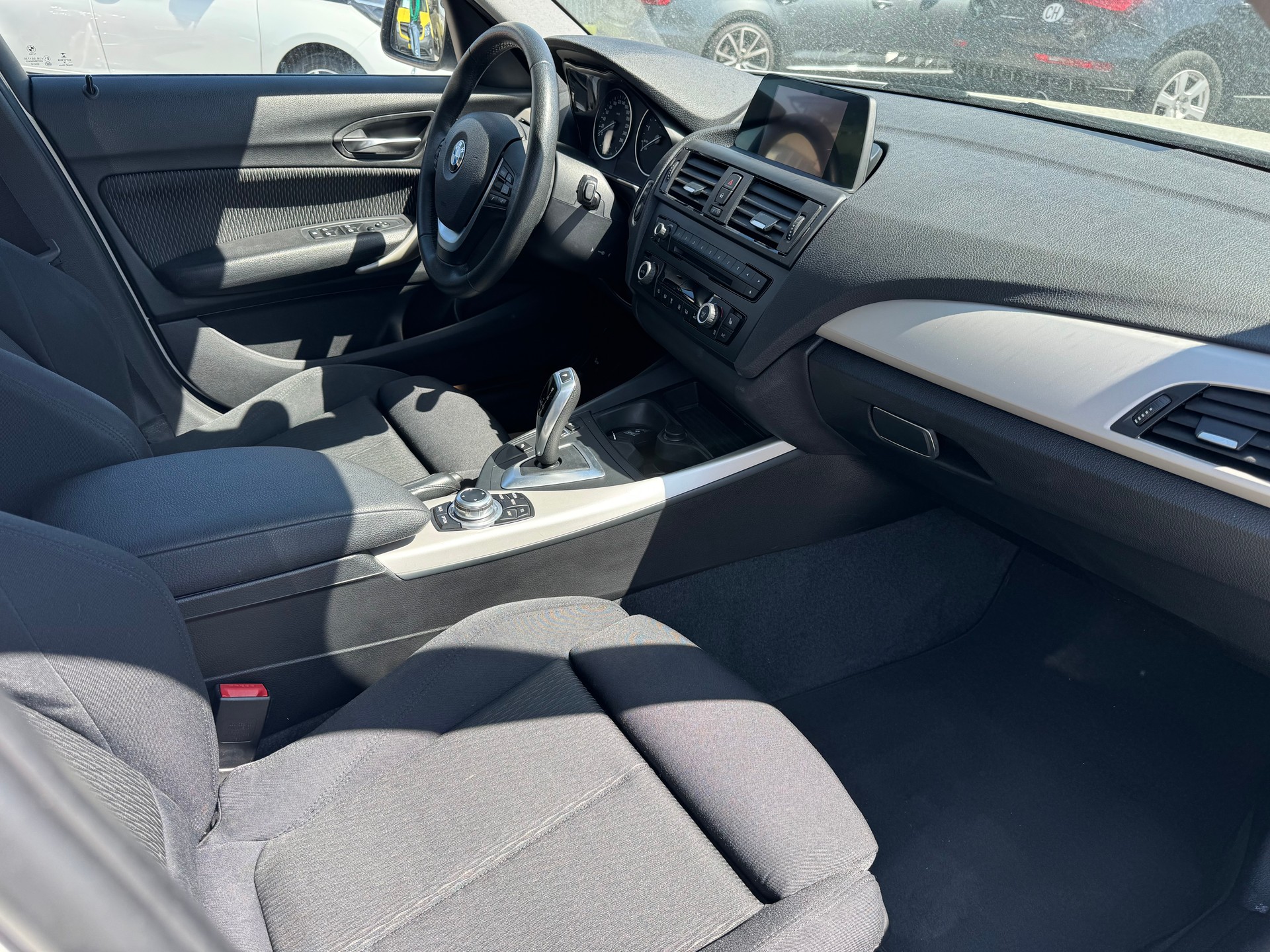 BMW 116i Urban Line Steptronic-image-8