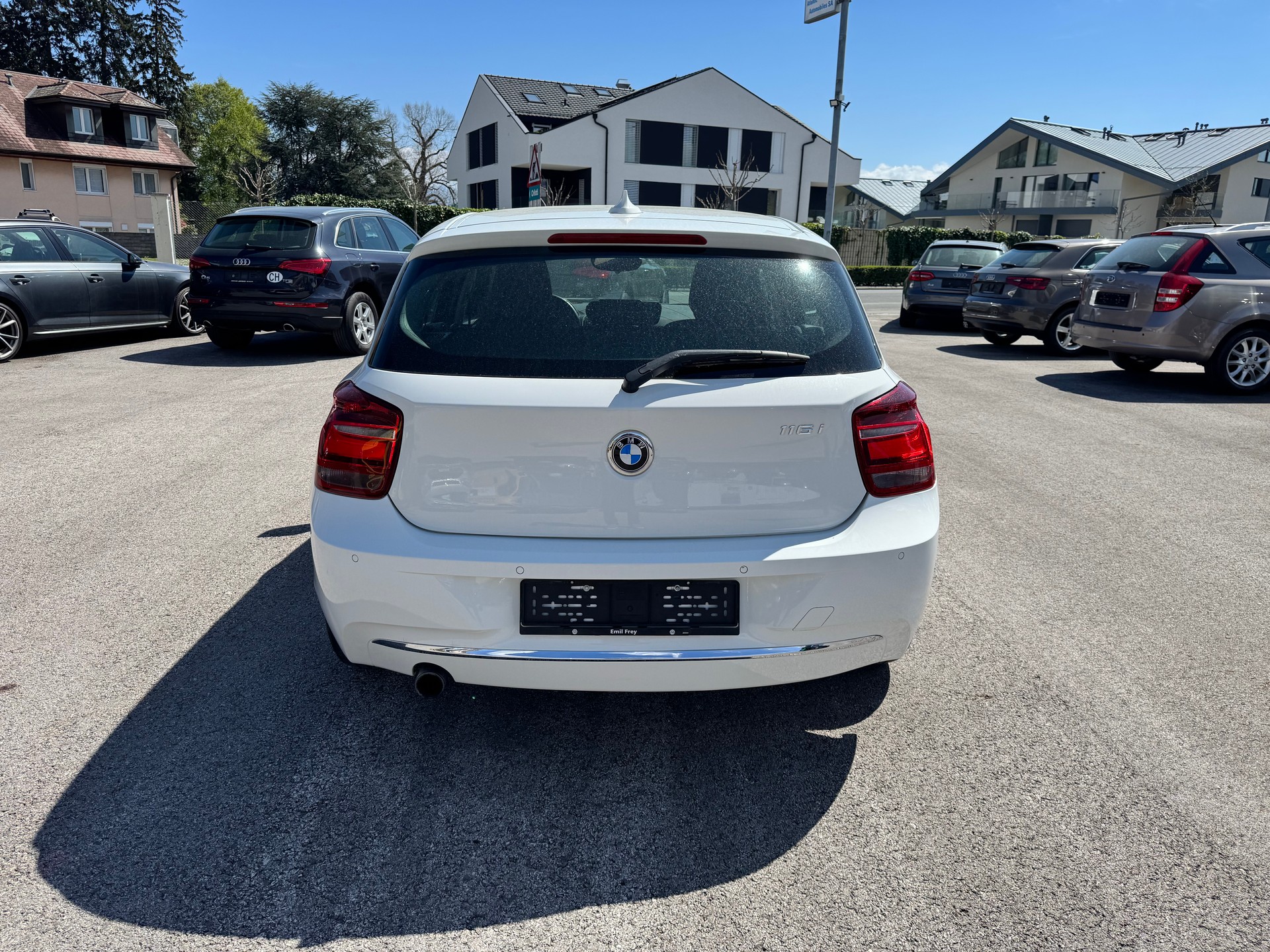 BMW 116i Urban Line Steptronic-image-4