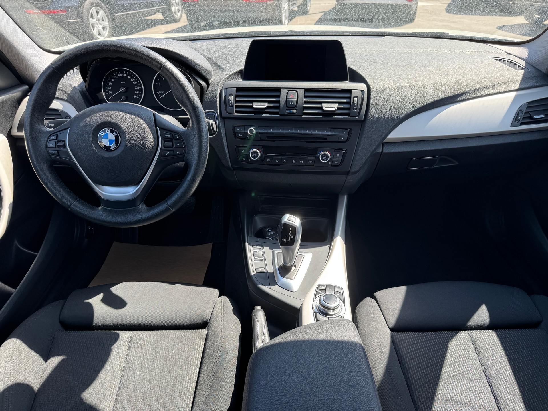 BMW 116i Urban Line Steptronic-image-10