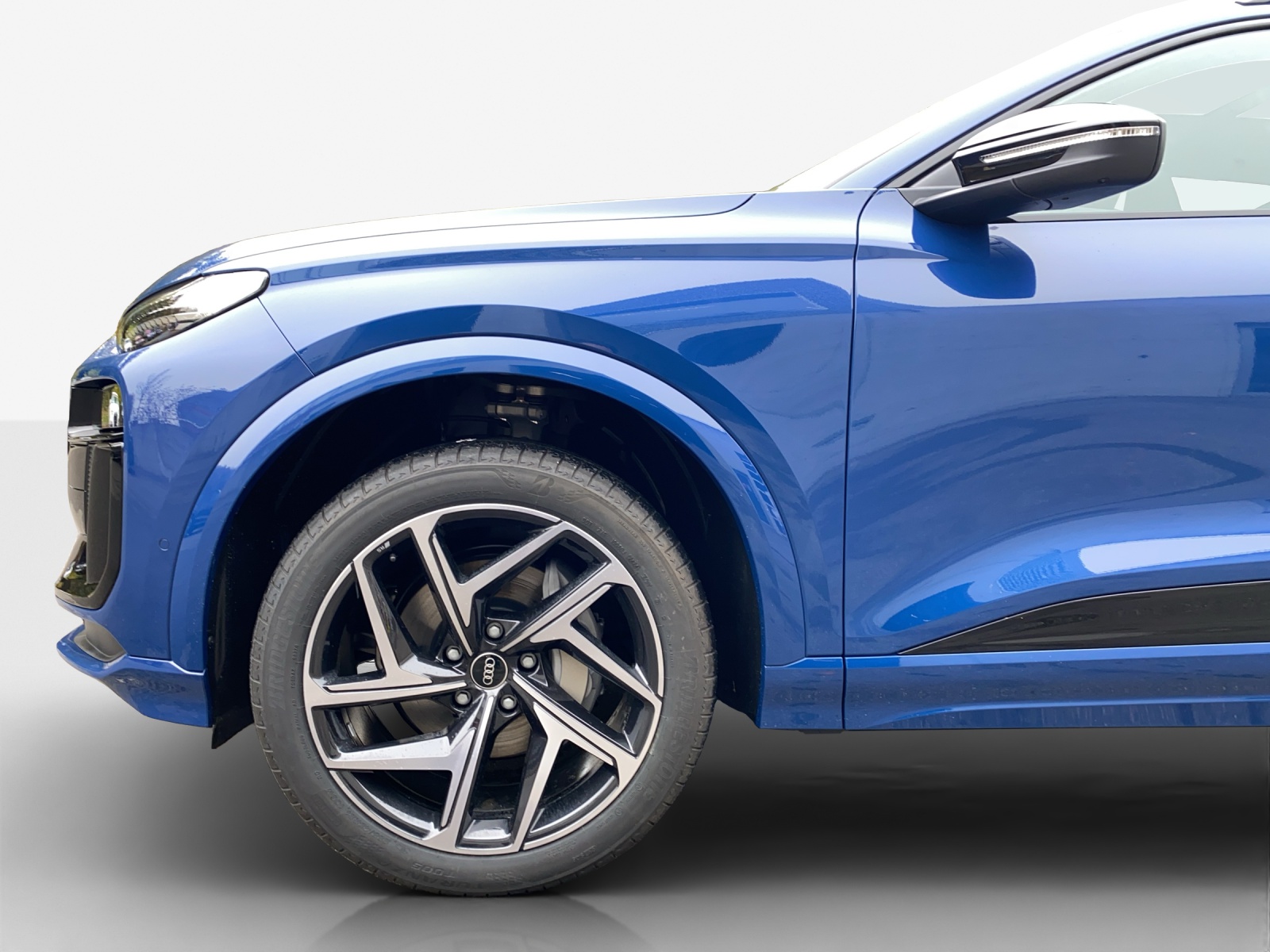 AUDI Q6 e-tron quattro-image-13